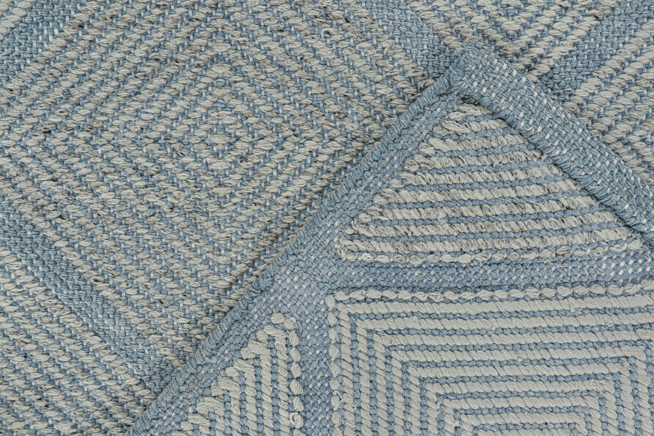 XXIe siècle et contemporain Rug & Kilim's Scandinavian Style Kilim in Blue with Silver Diamond Patterns (Kilim de style scandinave en bleu avec des motifs de diamants argentés) en vente