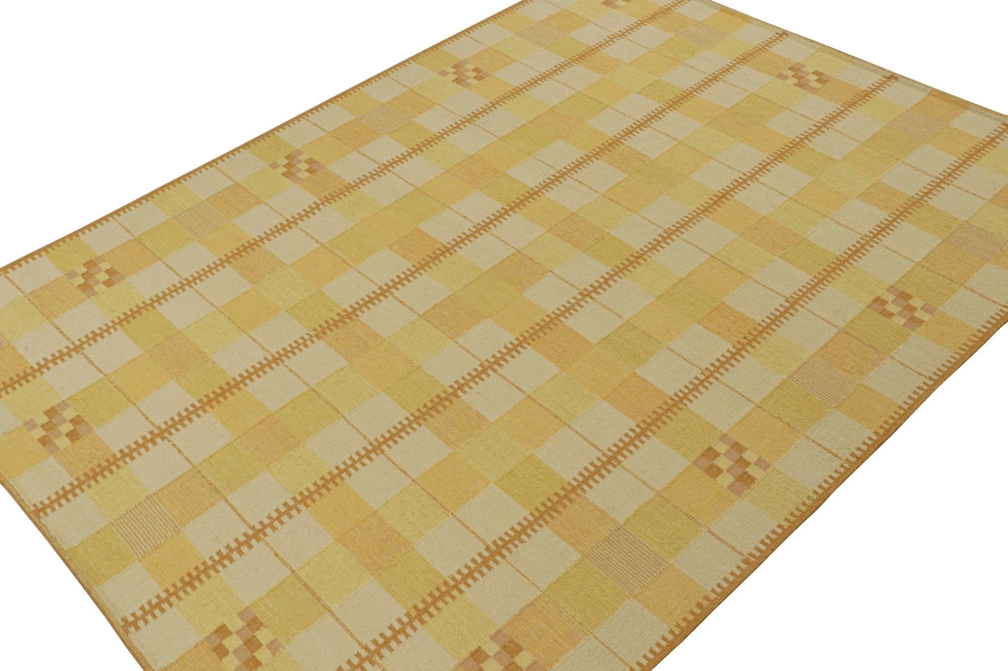 Indiano Rug & Kilim: Kilim in stile scandinavo con motivo geometrico color crema e oro in vendita