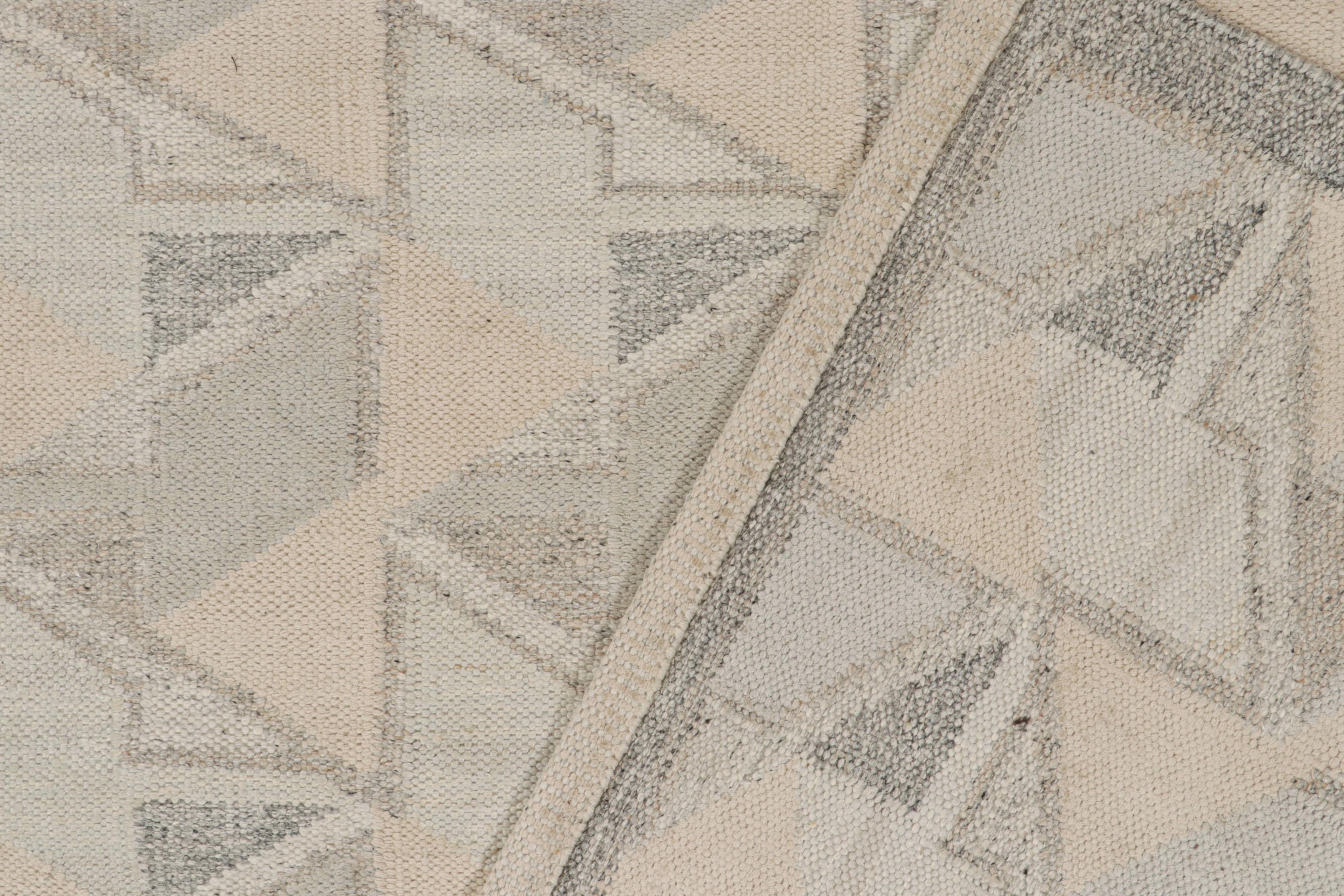XXIe siècle et contemporain Rug & Kilim's Scandinavian Style Kilim in gray, Beige, White Patterns en vente