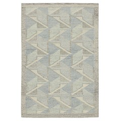 Skandinavischer Kilim von Rug & Kilim in Grau, Weiß und Blau mit geometrischen Mustern