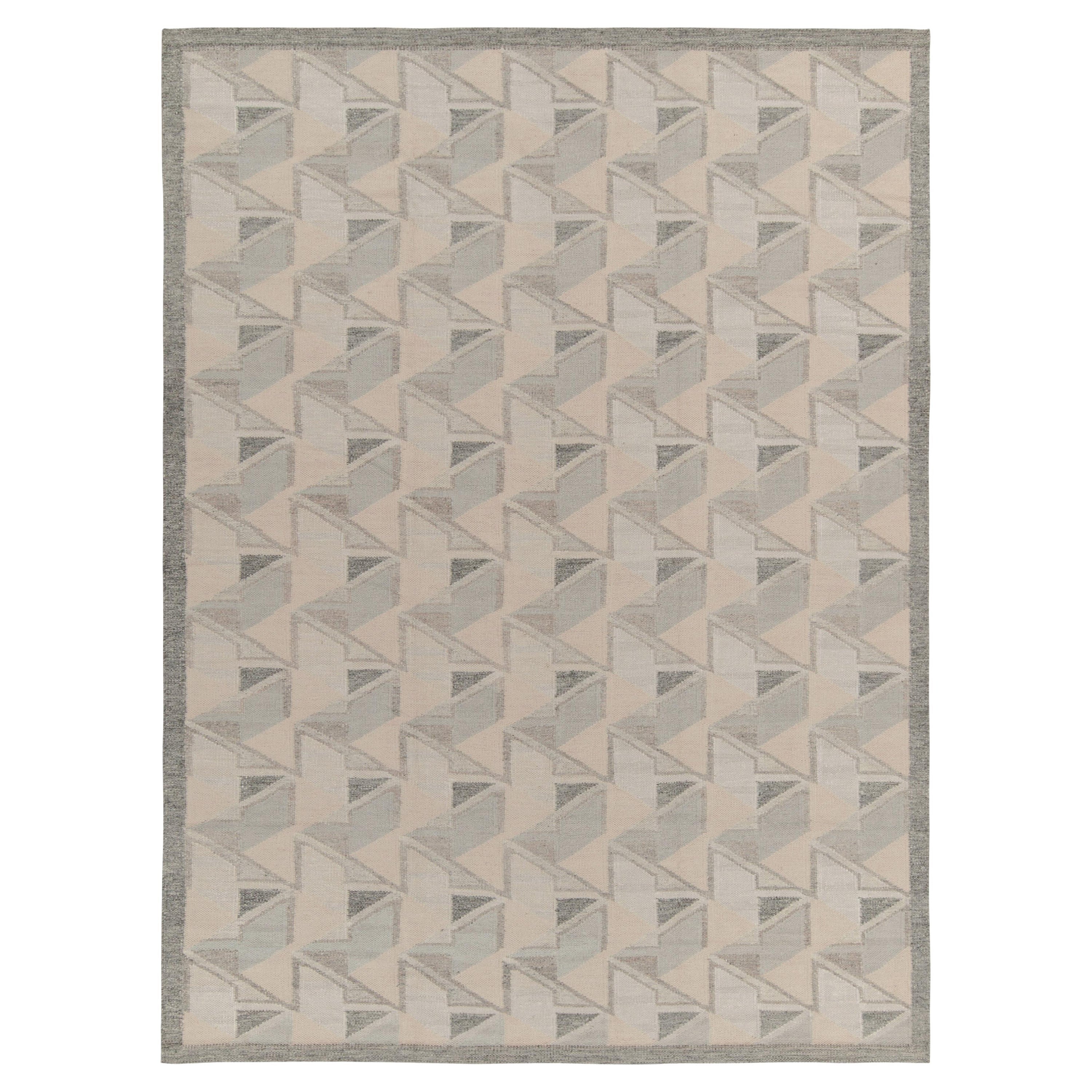 Rug & Kilim's skandinavischer Stil Kilim in Grau, Weiß und Blau Geometrisch gemustert im Angebot