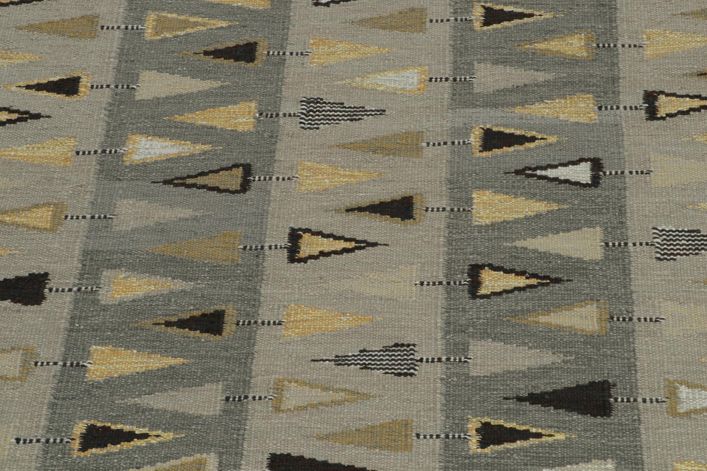 Rug & Kilim’s Scandinavian Style Kilim in Gray with Gold Geometric Pattern In New Condition For Sale In Long Island City, NY