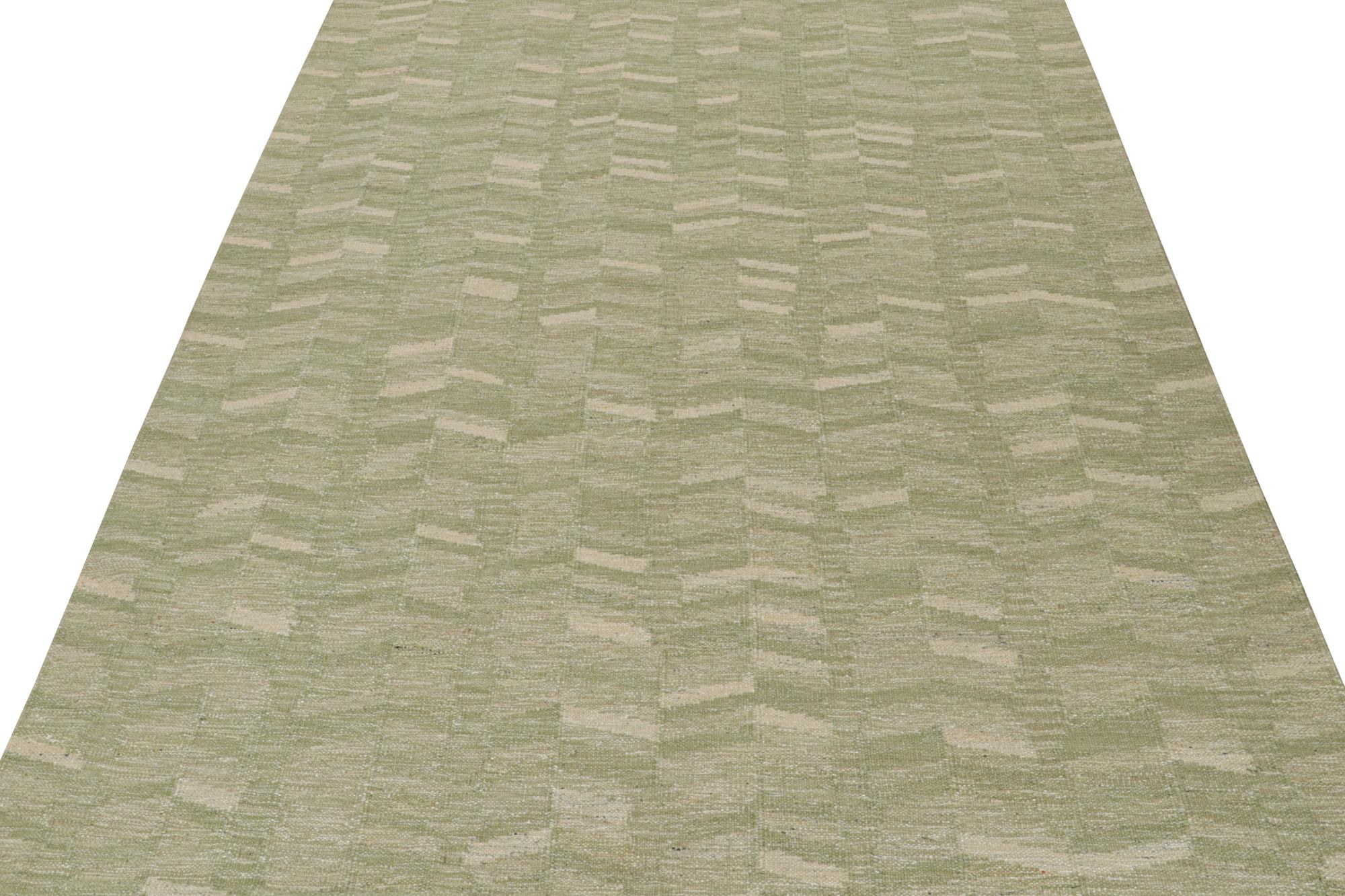 Skandinavischer Kilim von Rug & Kilim in Grün und Beige mit geometrischen Mustern (Handgeknüpft) im Angebot