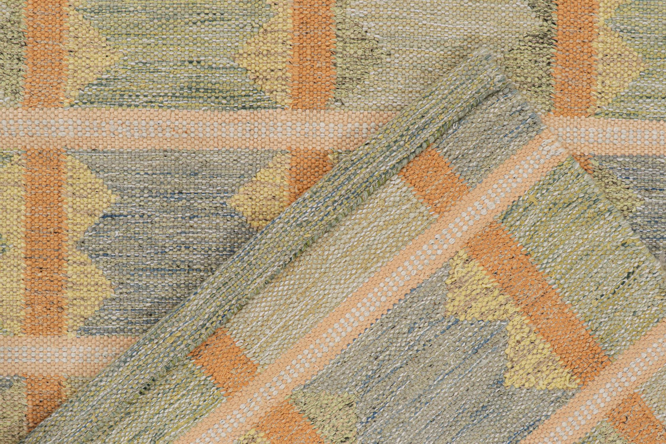 Skandinavischer Kilim von Rug & Kilim in Grün, Blau und Orange mit geometrischem Muster (21. Jahrhundert und zeitgenössisch) im Angebot