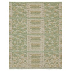 Rug & Kilim in stile scandinavo con motivi geometrici in verde, oro e crema