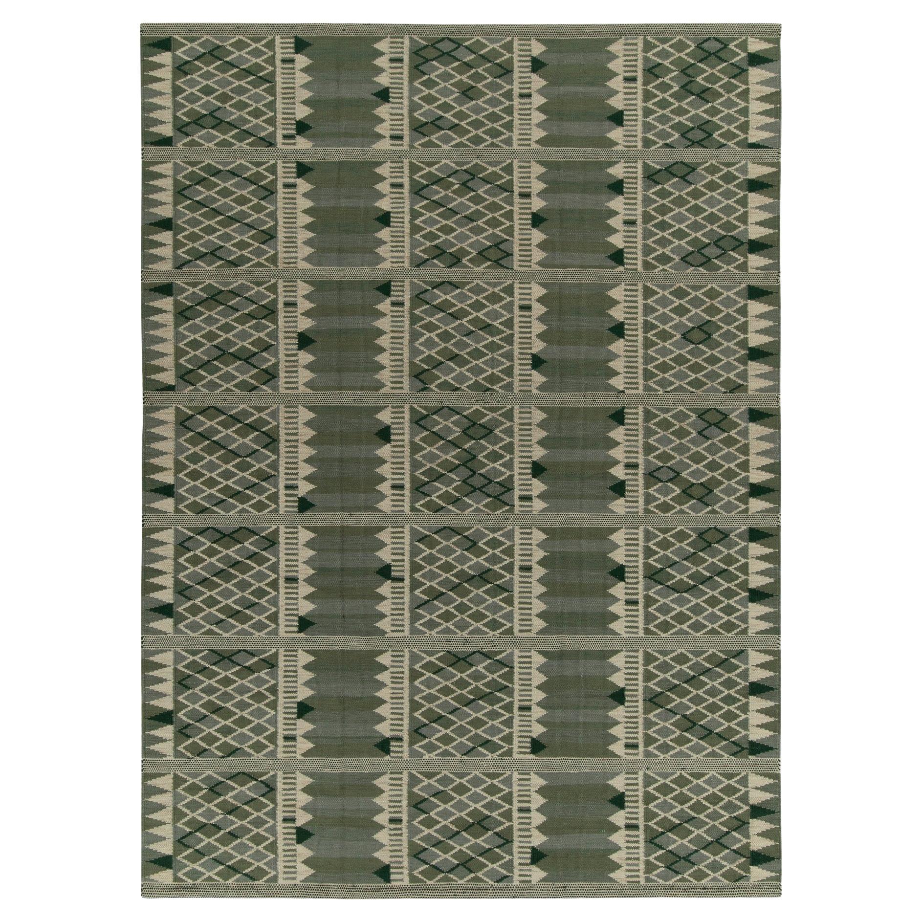 Rug & Kilim's skandinavischer Kilim in grün-weißem, geometrischem Muster