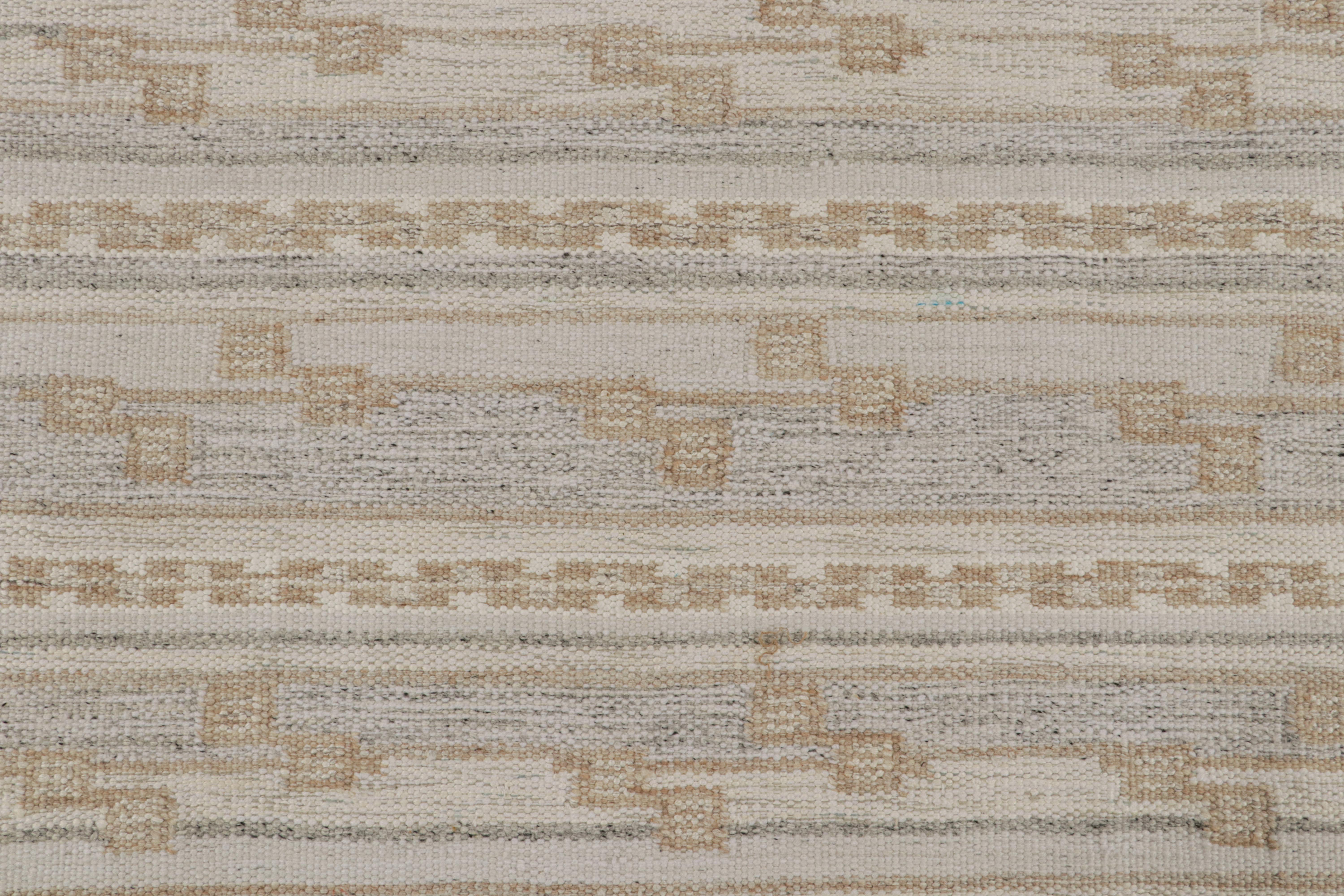 Rug & Kilim’s Scandinavian Style Kilim in Greige & Off White Patterns In New Condition For Sale In Long Island City, NY