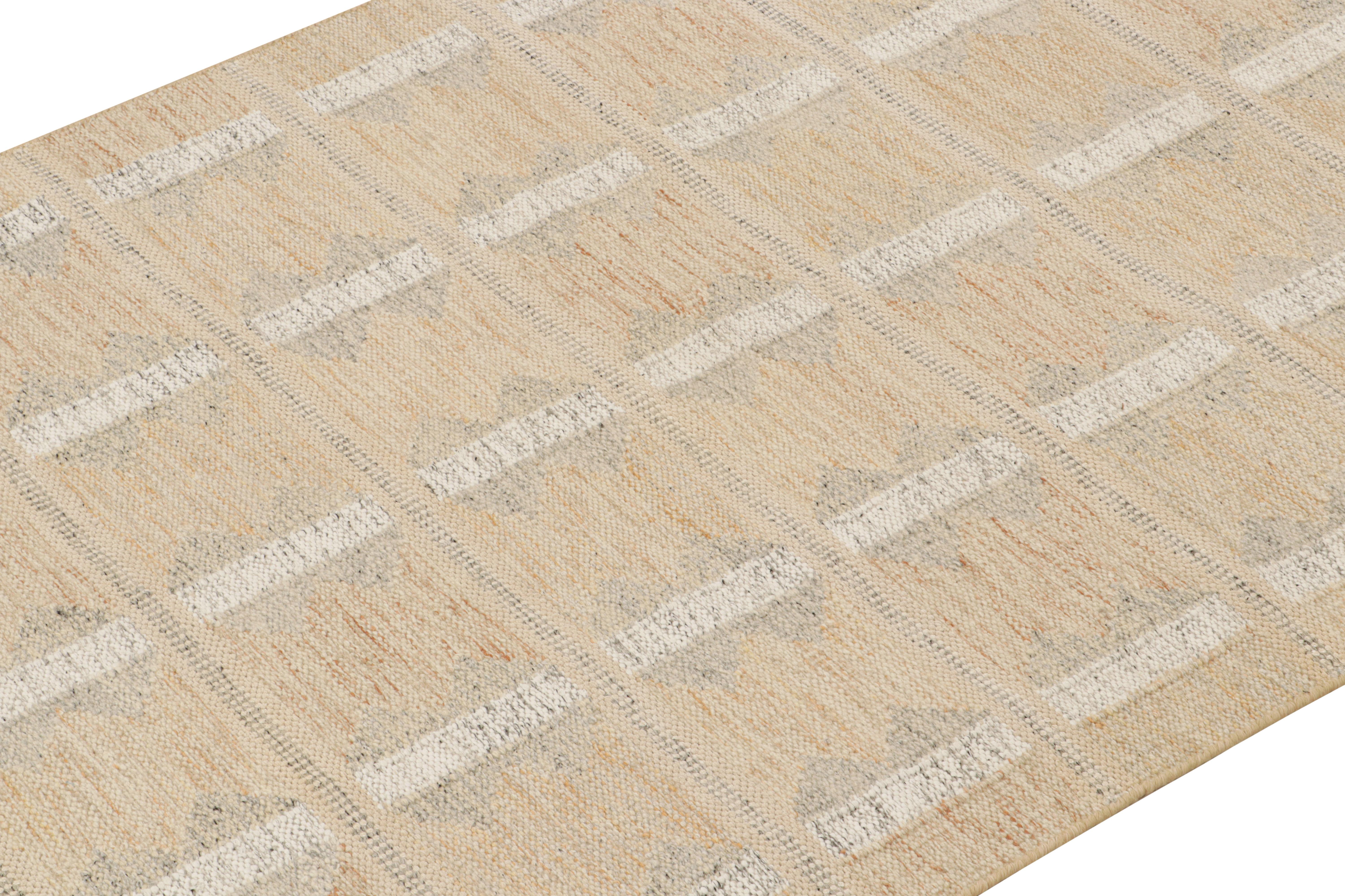 Indian Rug & Kilim’s Scandinavian Style Kilim in Ivory with Off-White Geometric Pattern For Sale