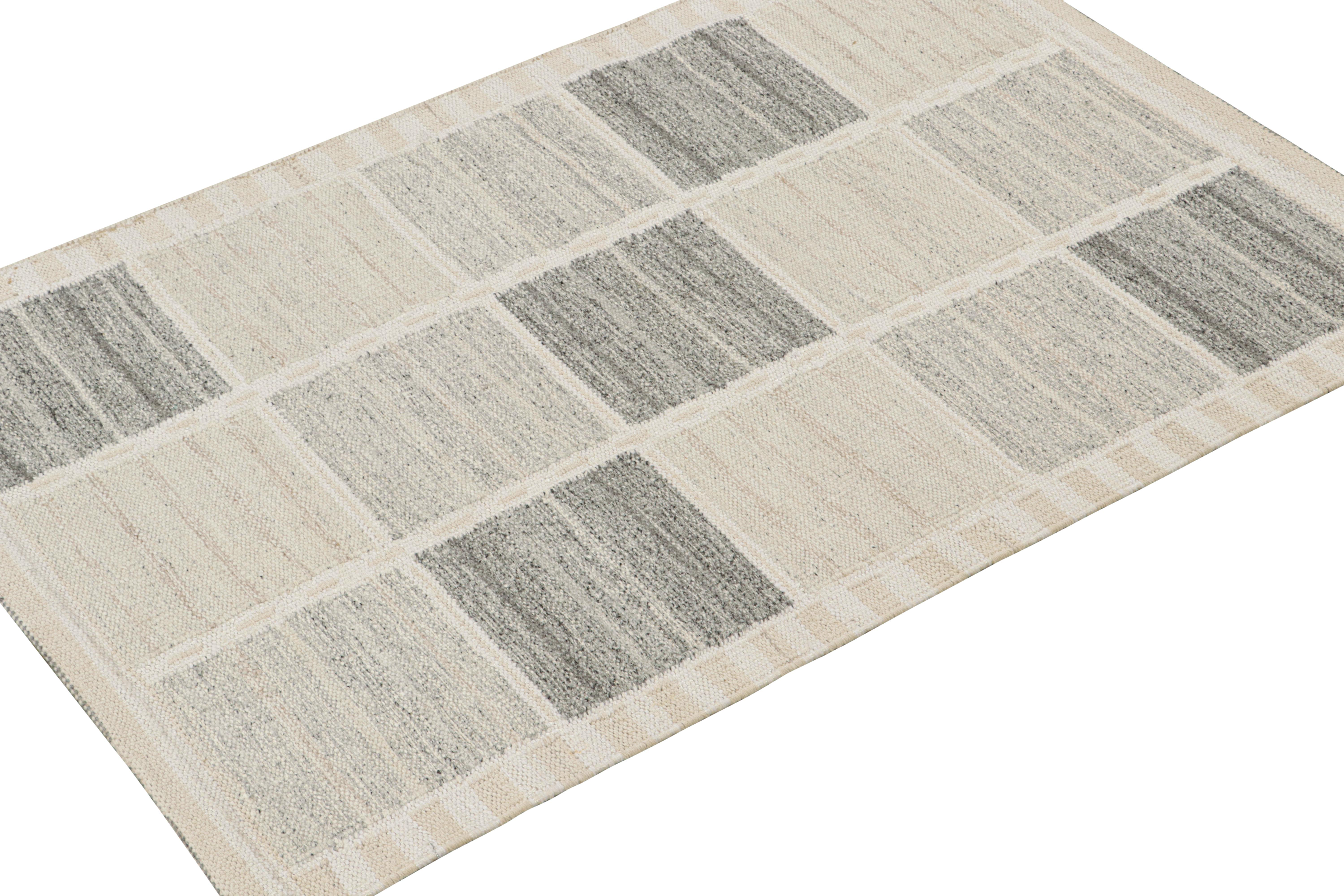 Modern Rug & Kilim’s Scandinavian Style Kilim in Off-White and Grey Geometric Patterns For Sale