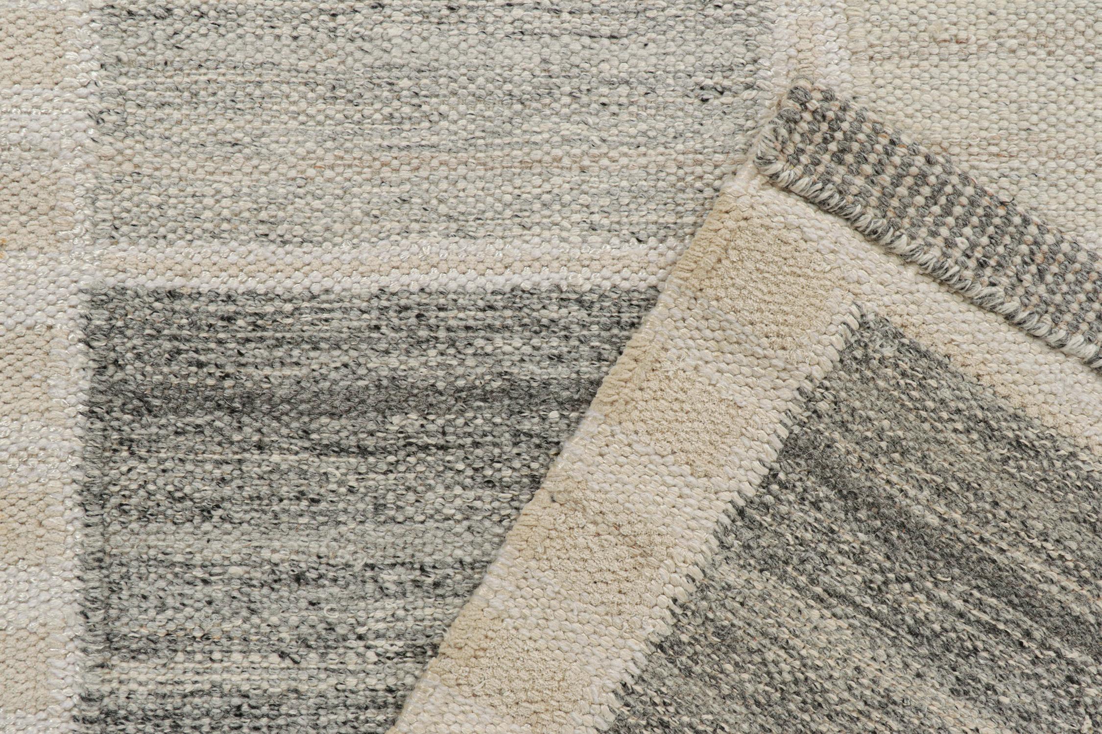 Contemporary Rug & Kilim’s Scandinavian Style Kilim in Off-White and Grey Geometric Patterns For Sale