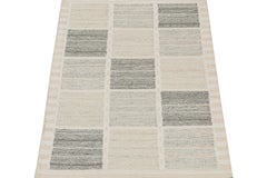 Rug & Kilim's Scandinavian Style Kilim in Off-White and Grey Geometric Patterns (Kilim de style scandinave aux motifs géométriques blanc cassé et gris)