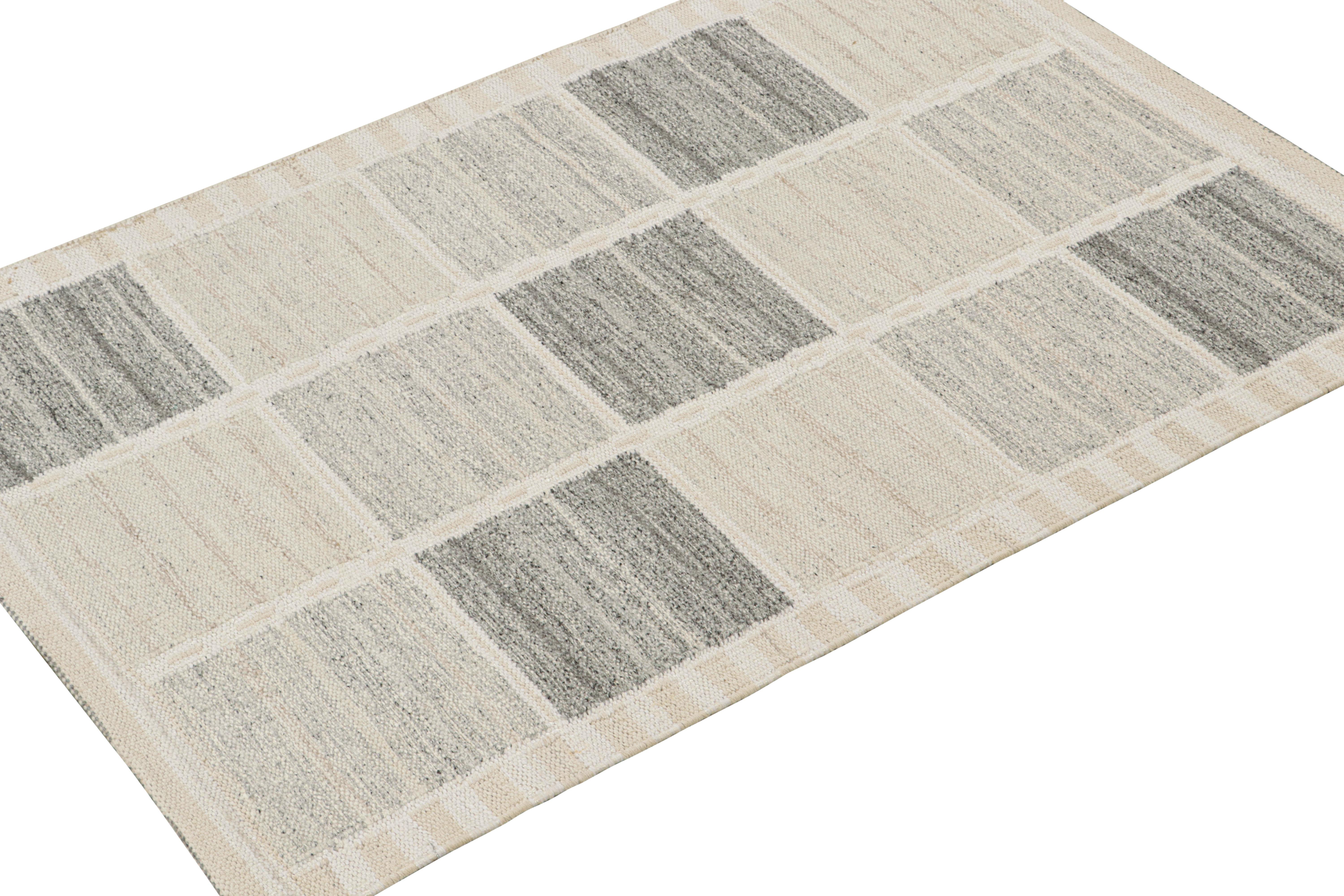 Kilim de estilo escandinavo de Rug & Kilim en blanco roto y motivos geométricos grises Moderno en venta
