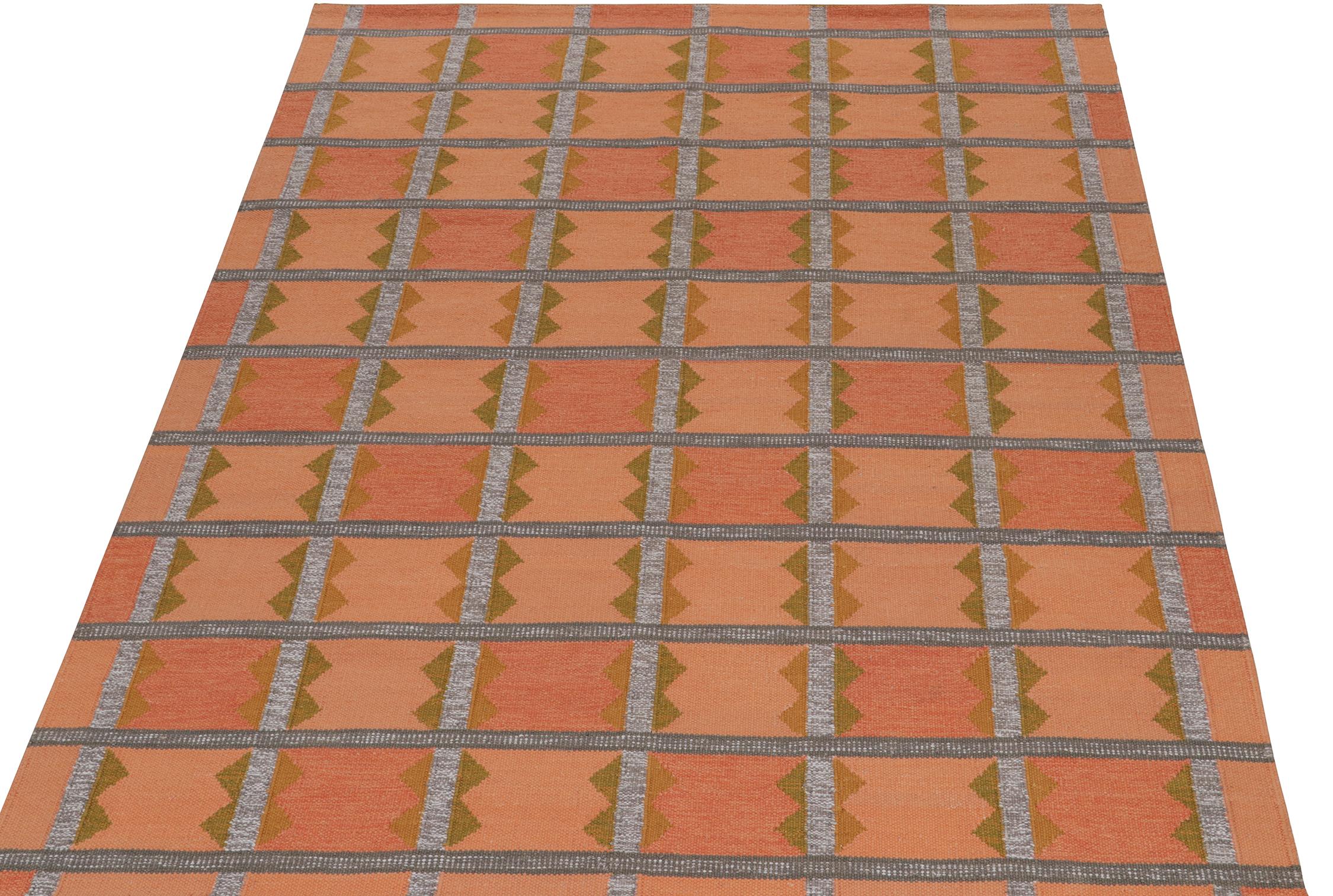 Skandinavischer Kilim von Rug & Kilim in Orange, Grau und Braun mit geometrischem Muster (Skandinavische Moderne) im Angebot