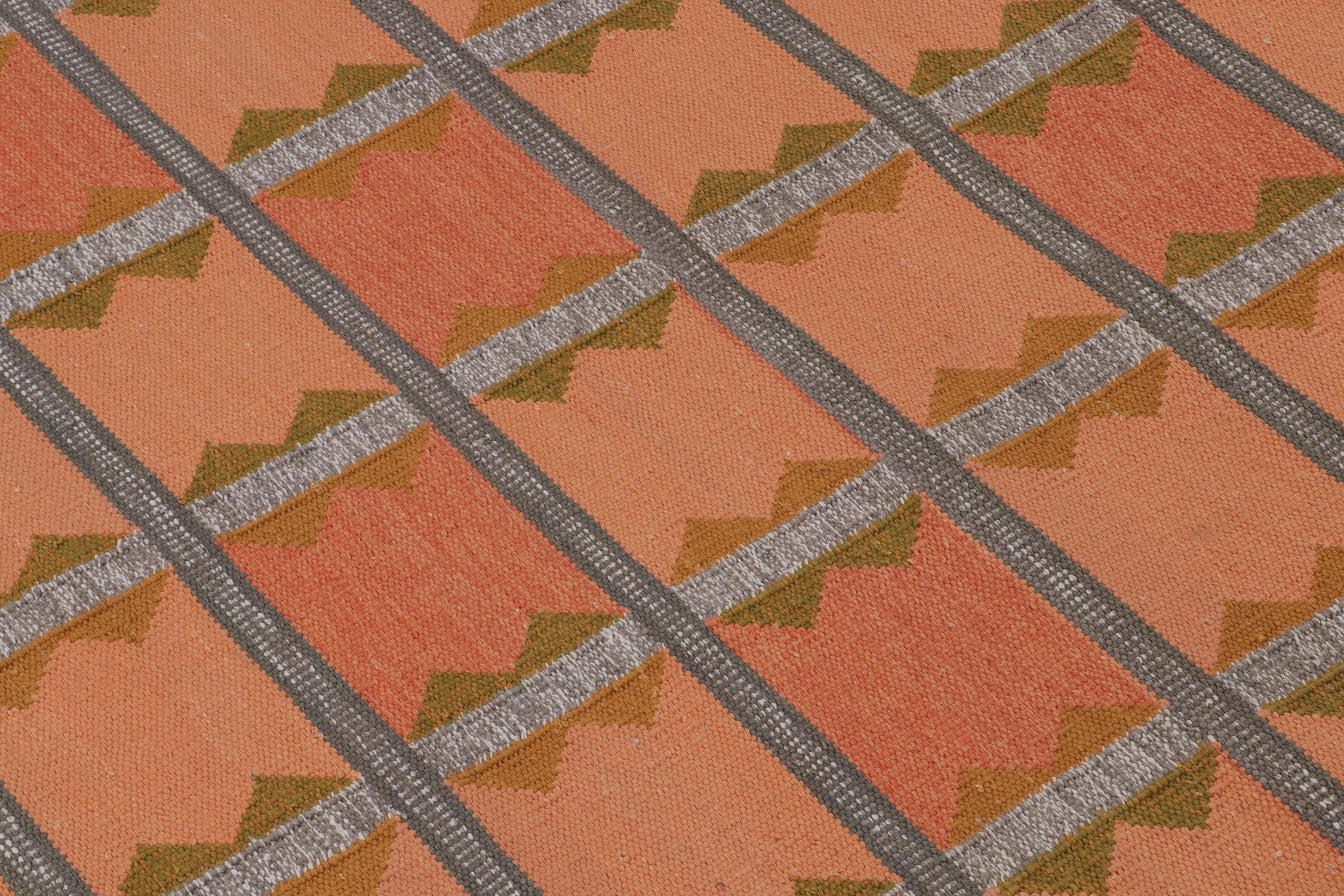 Skandinavischer Kilim von Rug & Kilim in Orange, Grau und Braun mit geometrischem Muster im Zustand „Neu“ im Angebot in Long Island City, NY