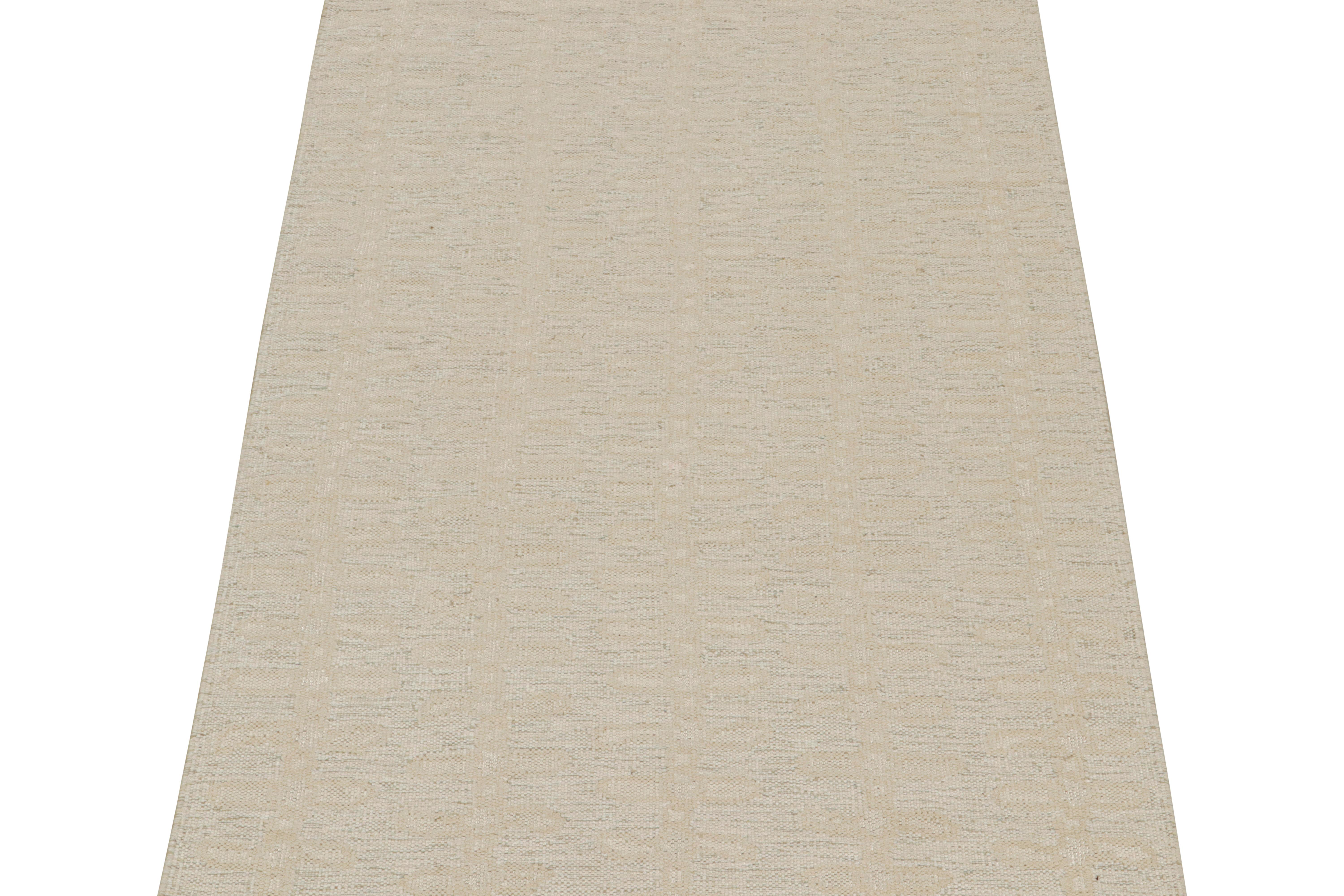 Questo kilim 5x7 è un'audace novità della collezione Scandinavian di Rug & Kilim. Il suo design, tessuto a mano in lana e filati naturali, riflette una rivisitazione contemporanea dello stile Rollakans e Swedish Deco di metà secolo.

Sul