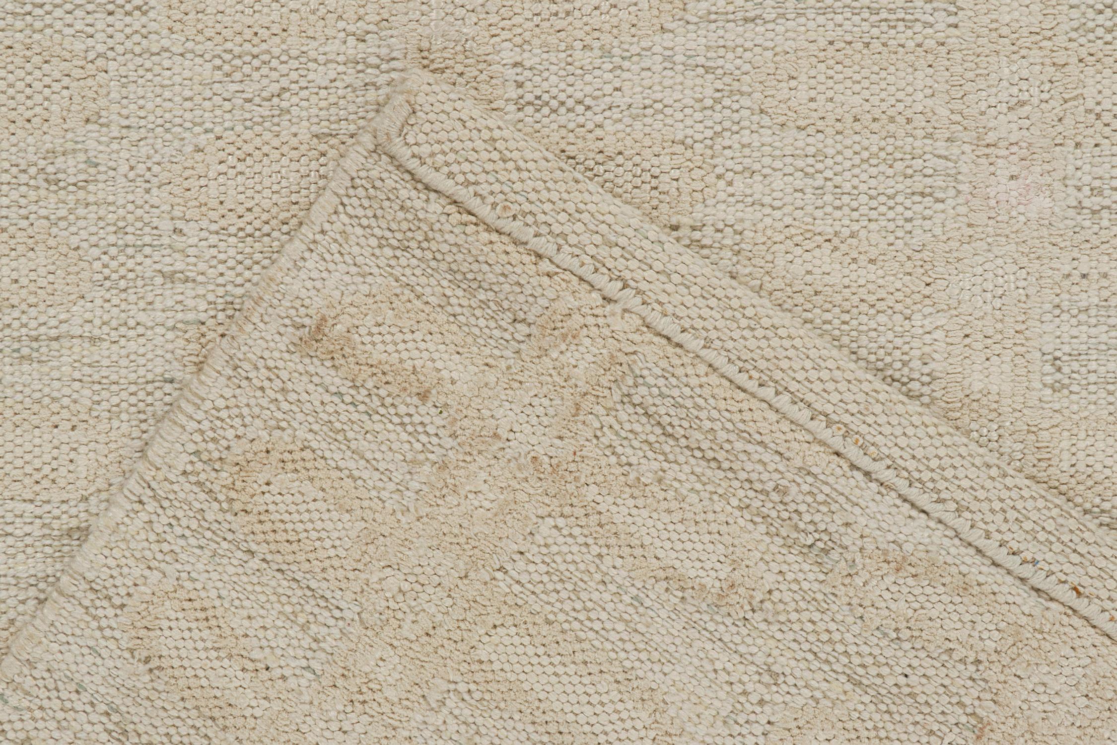 Rug & Kilim's skandinavischer Stil-Kilim in Perlweiß mit floralem Muster (21. Jahrhundert und zeitgenössisch) im Angebot