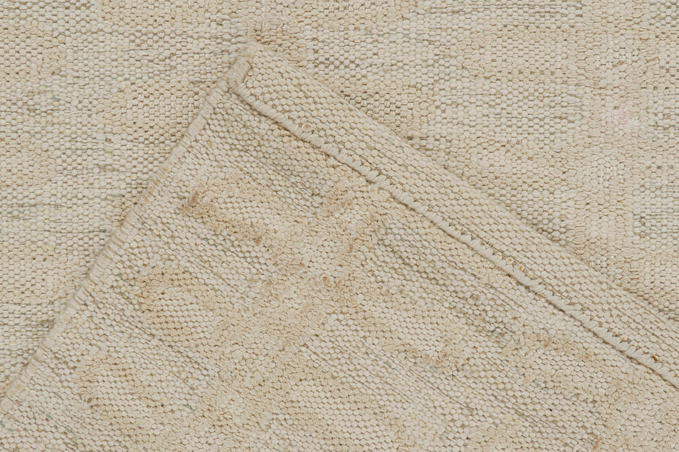 XXI secolo e contemporaneo Rug & Kilim: Kilim in stile scandinavo in bianco perla con motivo floreale in vendita