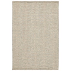 Rug & Kilim's skandinavischer Stil-Kilim in Perlweiß mit floralem Muster