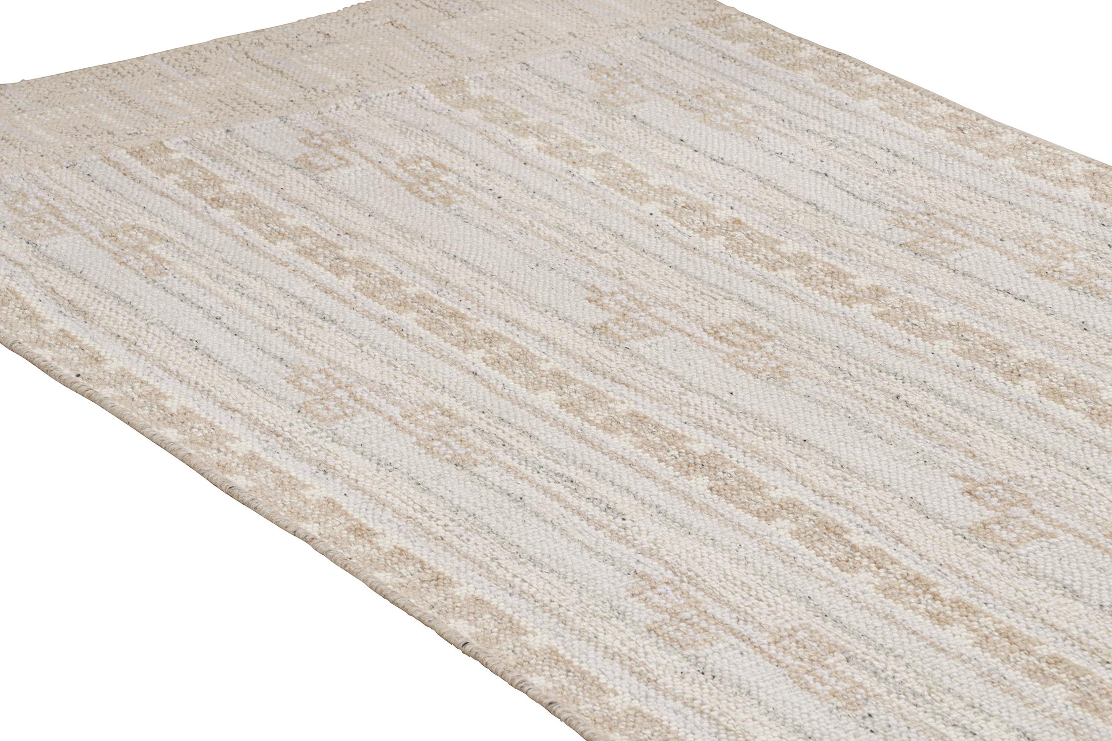 Hand-Knotted Rug & Kilim’s Scandinavian Style Kilim in Silver with Geometric Patterns For Sale