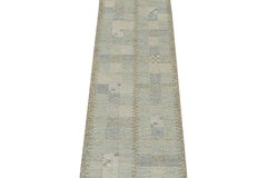 Himmelblauer Kilim im skandinavischen Stil mit geometrischem Muster von Rug & Kilim