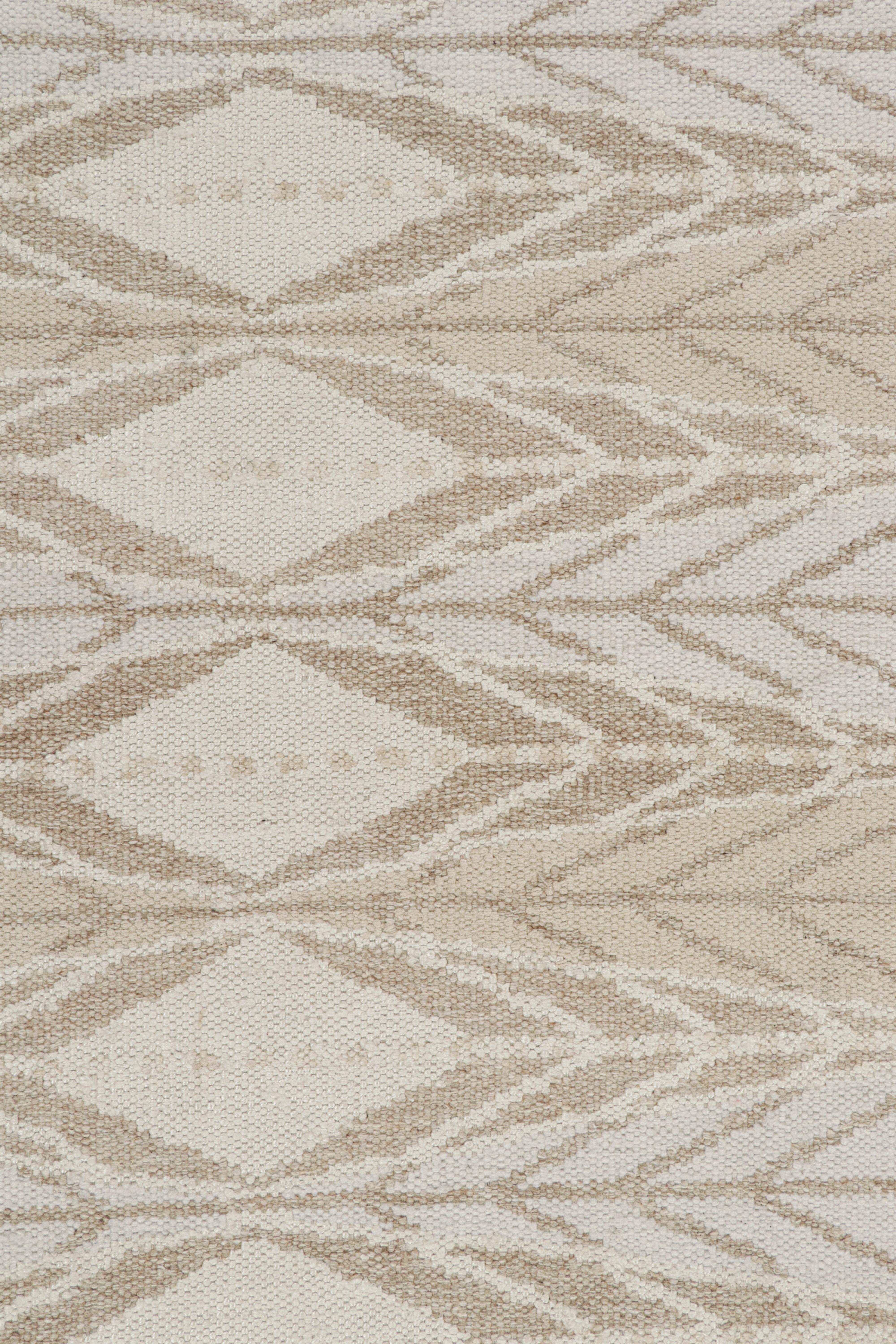 Modern Rug & Kilim’s Scandinavian Style Kilim in Taupe and White Geometric Pattern For Sale