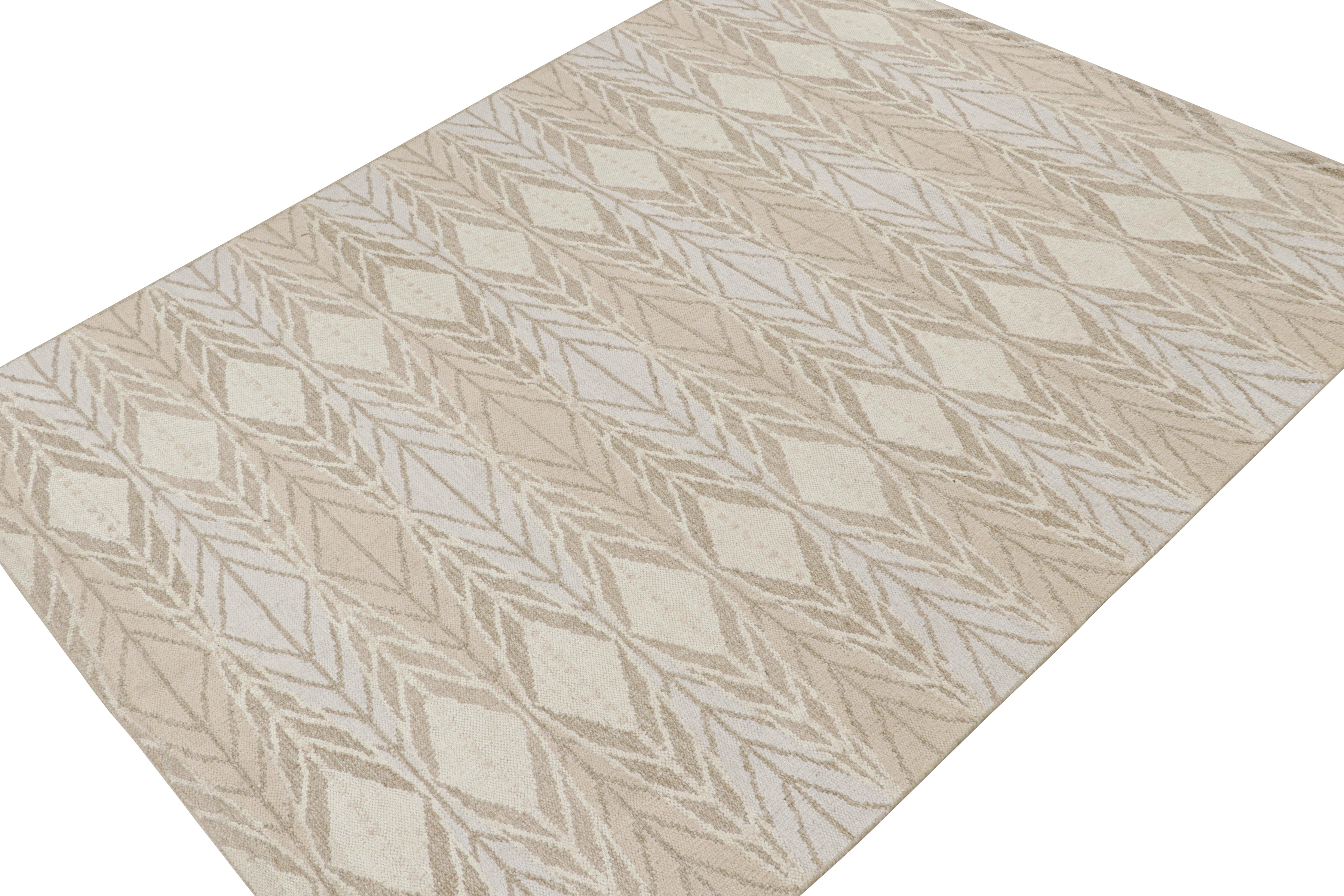 Indian Rug & Kilim’s Scandinavian Style Kilim in Taupe and White Geometric Pattern For Sale