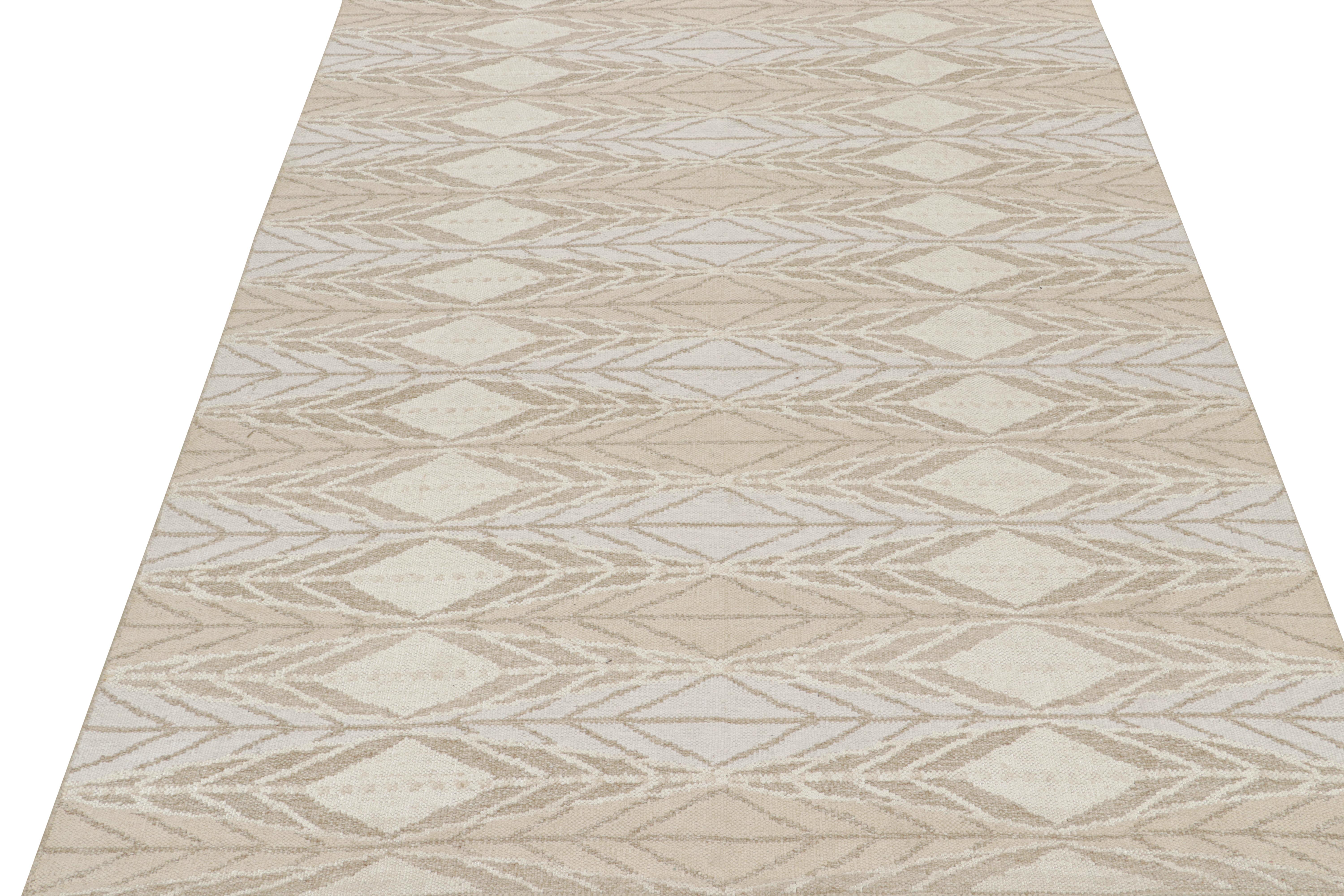 Hand-Woven Rug & Kilim’s Scandinavian Style Kilim in Taupe and White Geometric Pattern For Sale