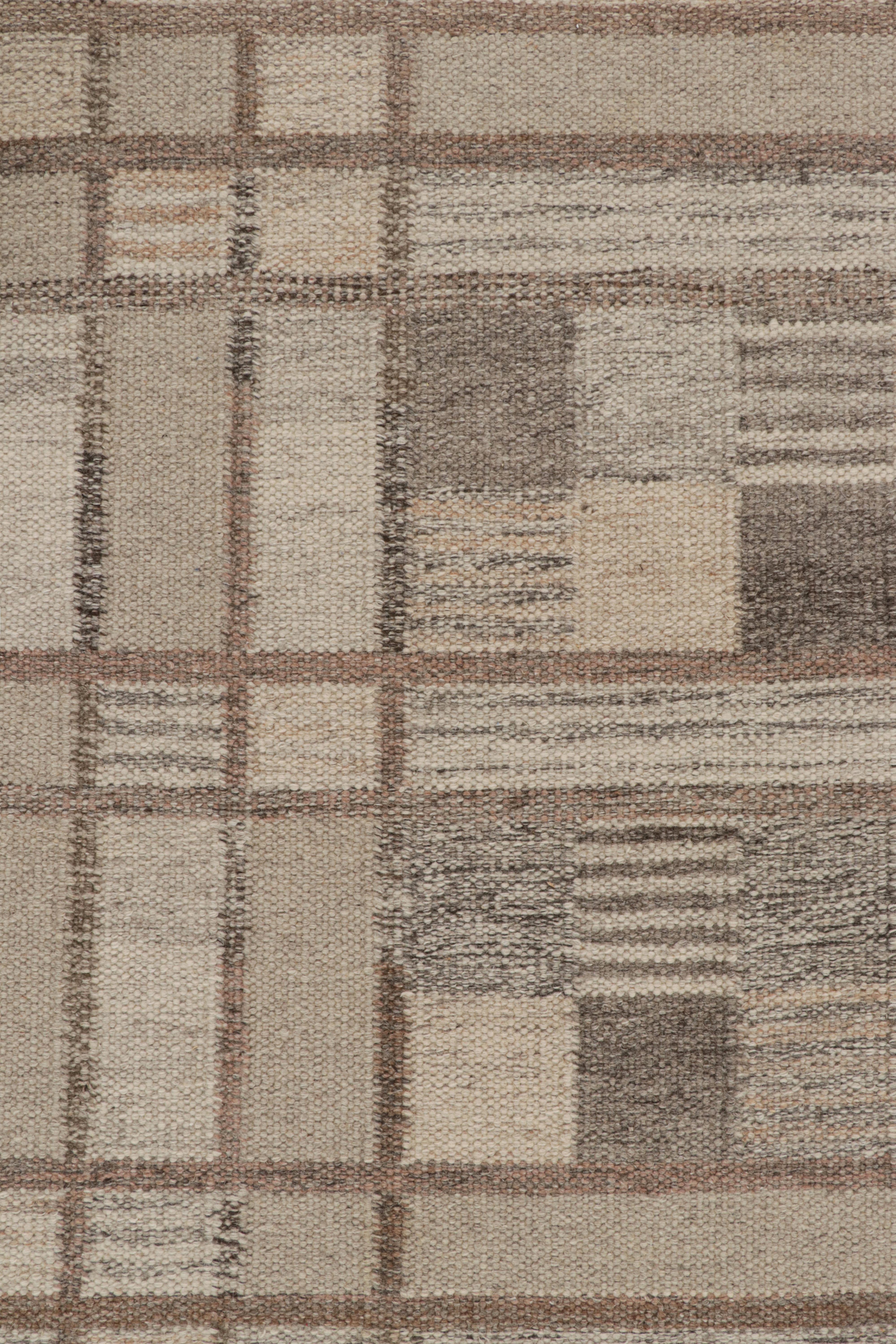 Rug & Kilim's Scandinavian Style Kilim in Taupe & Beige-Brown Geometric Pattern (Kilim de style scandinave à motifs géométriques taupe et beige-marron) Neuf - En vente à Long Island City, NY
