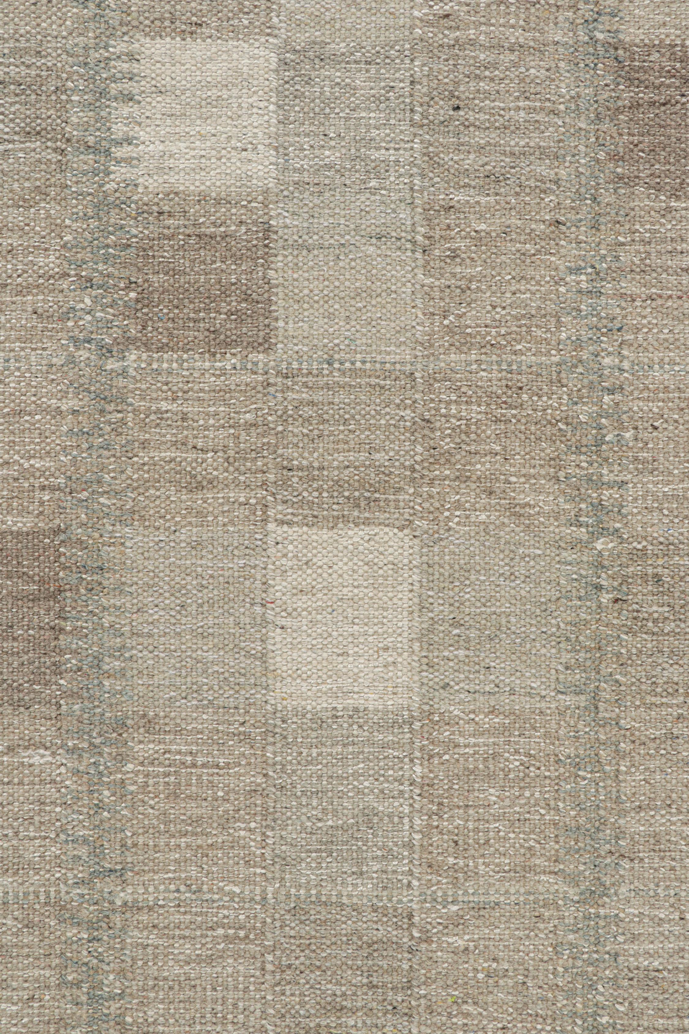 Rug & Kilim’s Scandinavian Style Kilim in Taupe & Gray Geometric Pattern In New Condition For Sale In Long Island City, NY