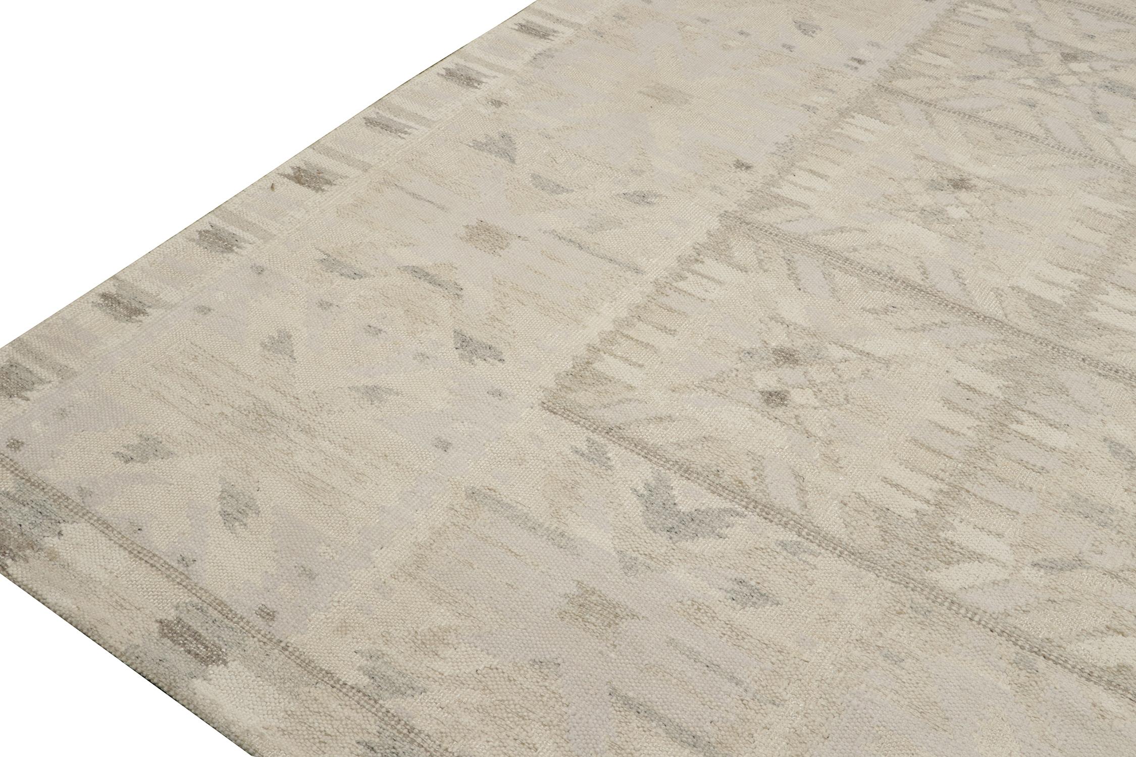 Rug & Kilim's skandinavischer Kilim in weißem und grauem geometrischem Muster (Handgeknüpft) im Angebot