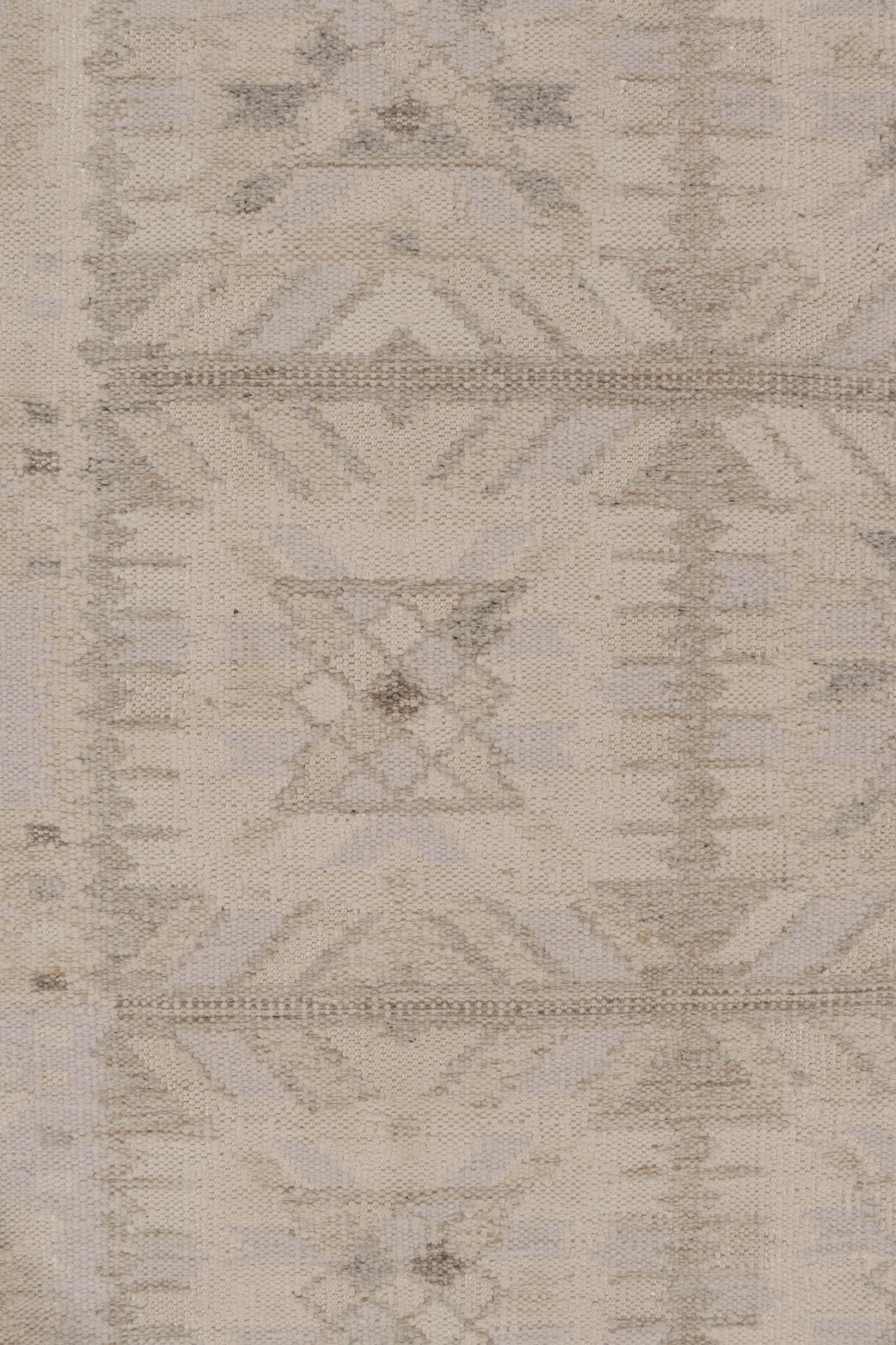 Rug & Kilim’s Scandinavian Style Kilim in White and Gray Geometric Patterns In New Condition For Sale In Long Island City, NY
