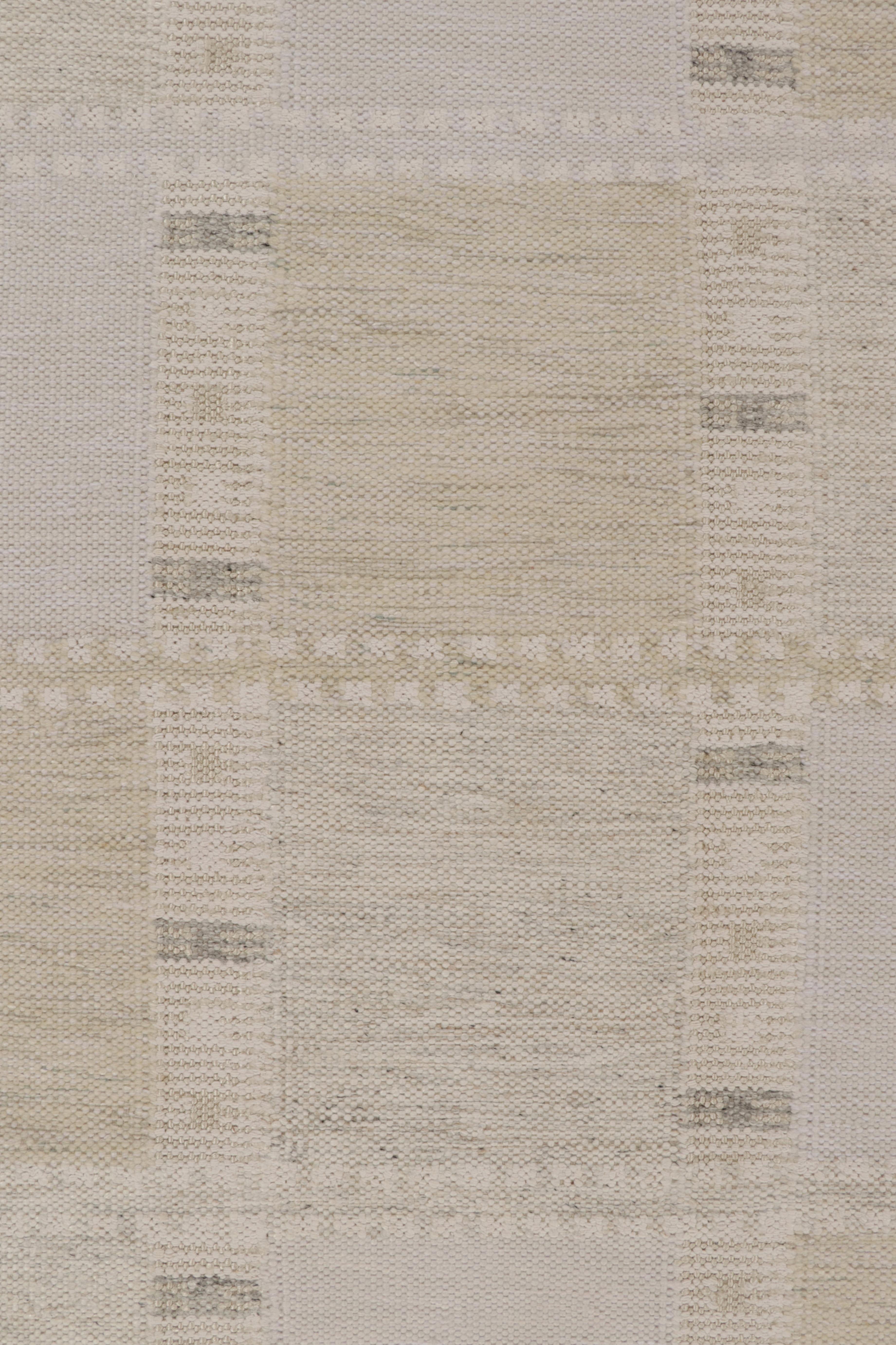 Teppich & Kilims Skandinavischer Stil Kelim in Weiß und Grau mit geometrischem Muster im Zustand „Neu“ im Angebot in Long Island City, NY