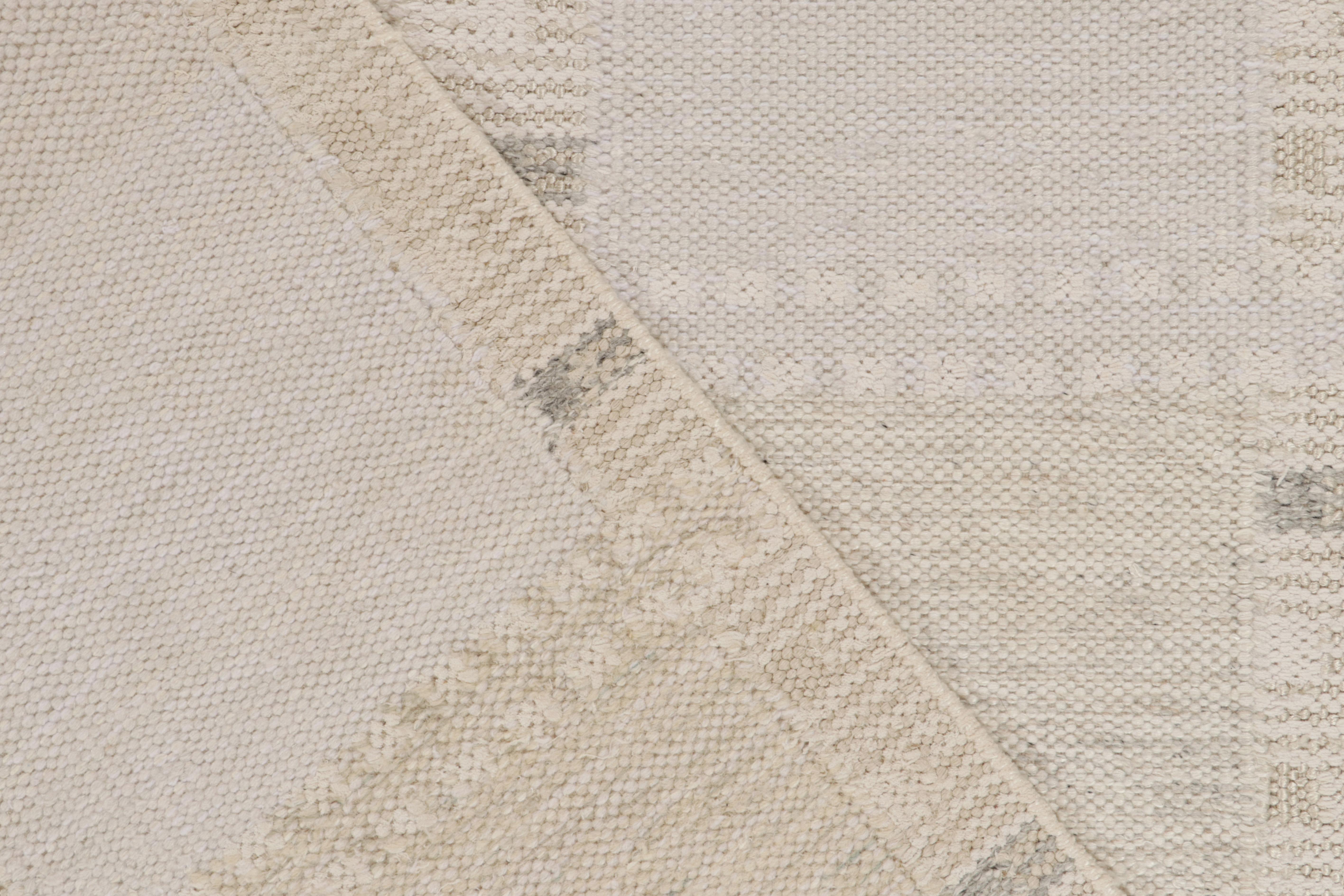 Teppich & Kilims Skandinavischer Stil Kelim in Weiß und Grau mit geometrischem Muster (21. Jahrhundert und zeitgenössisch) im Angebot