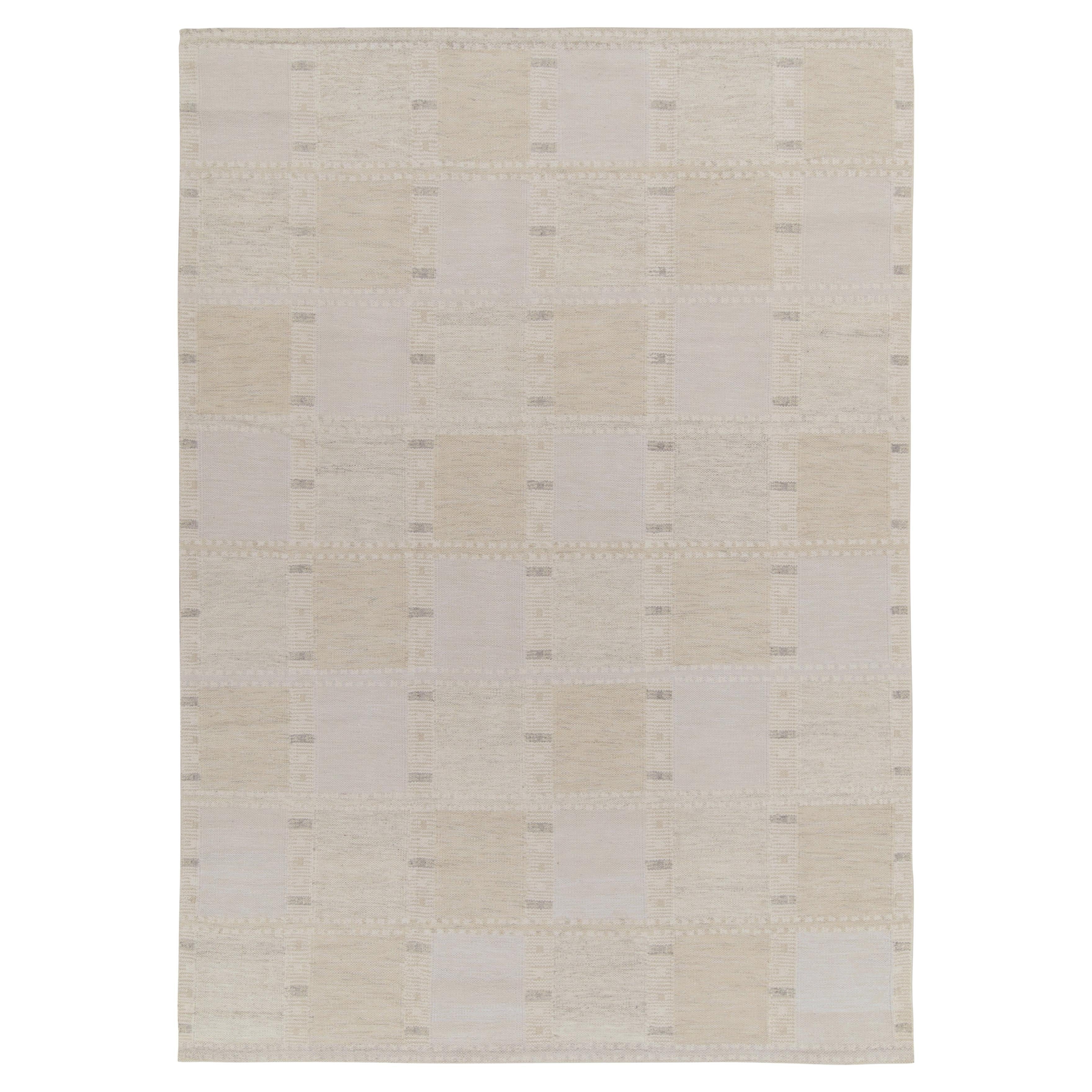 Rug & Kilim’s Scandinavian Style Kilim in White and Greige Geometric Pattern For Sale