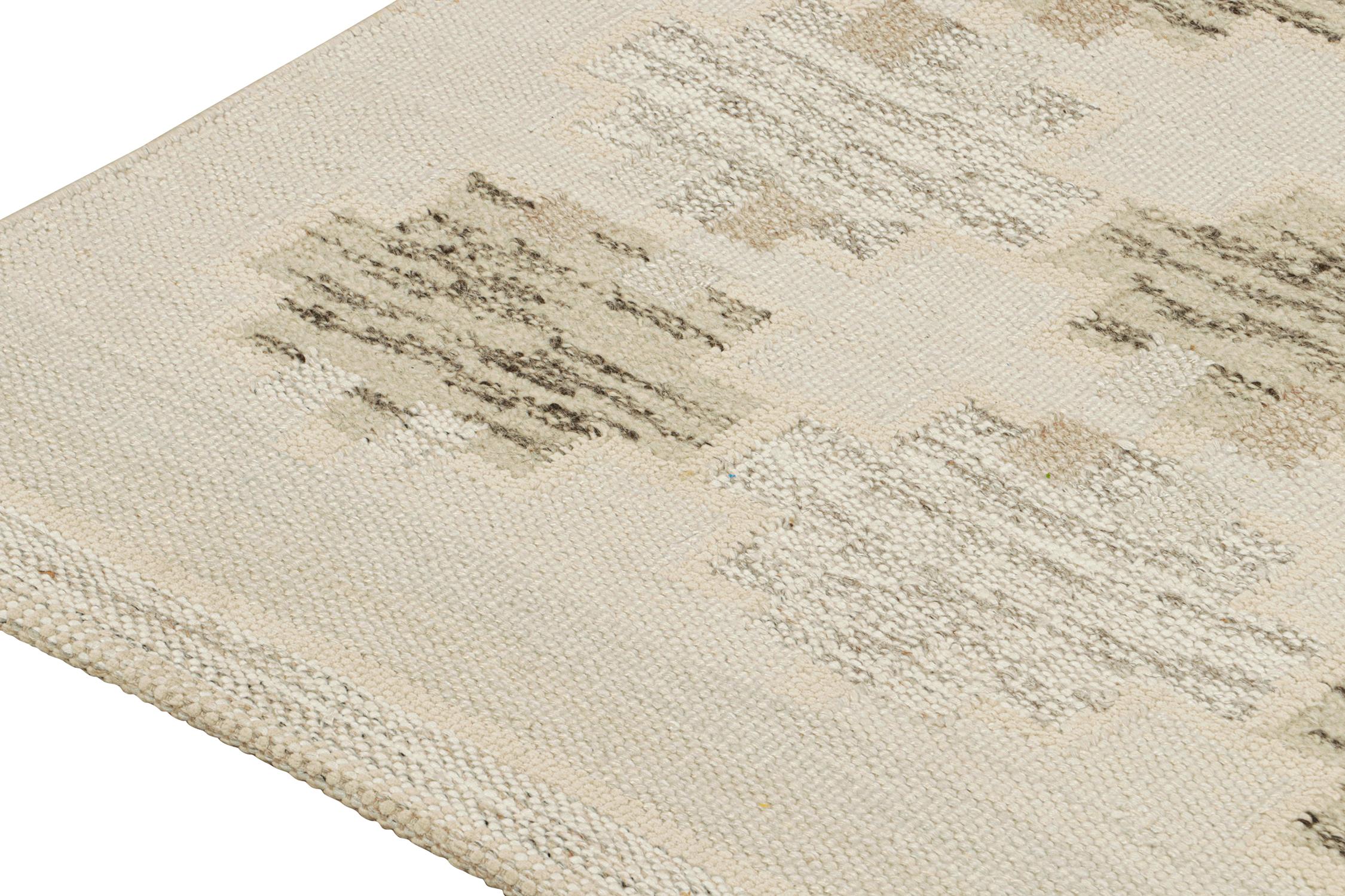 Annodato a mano Rug & Kilim: Kilim in stile scandinavo con motivi geometrici bianchi e beige-marroni in vendita
