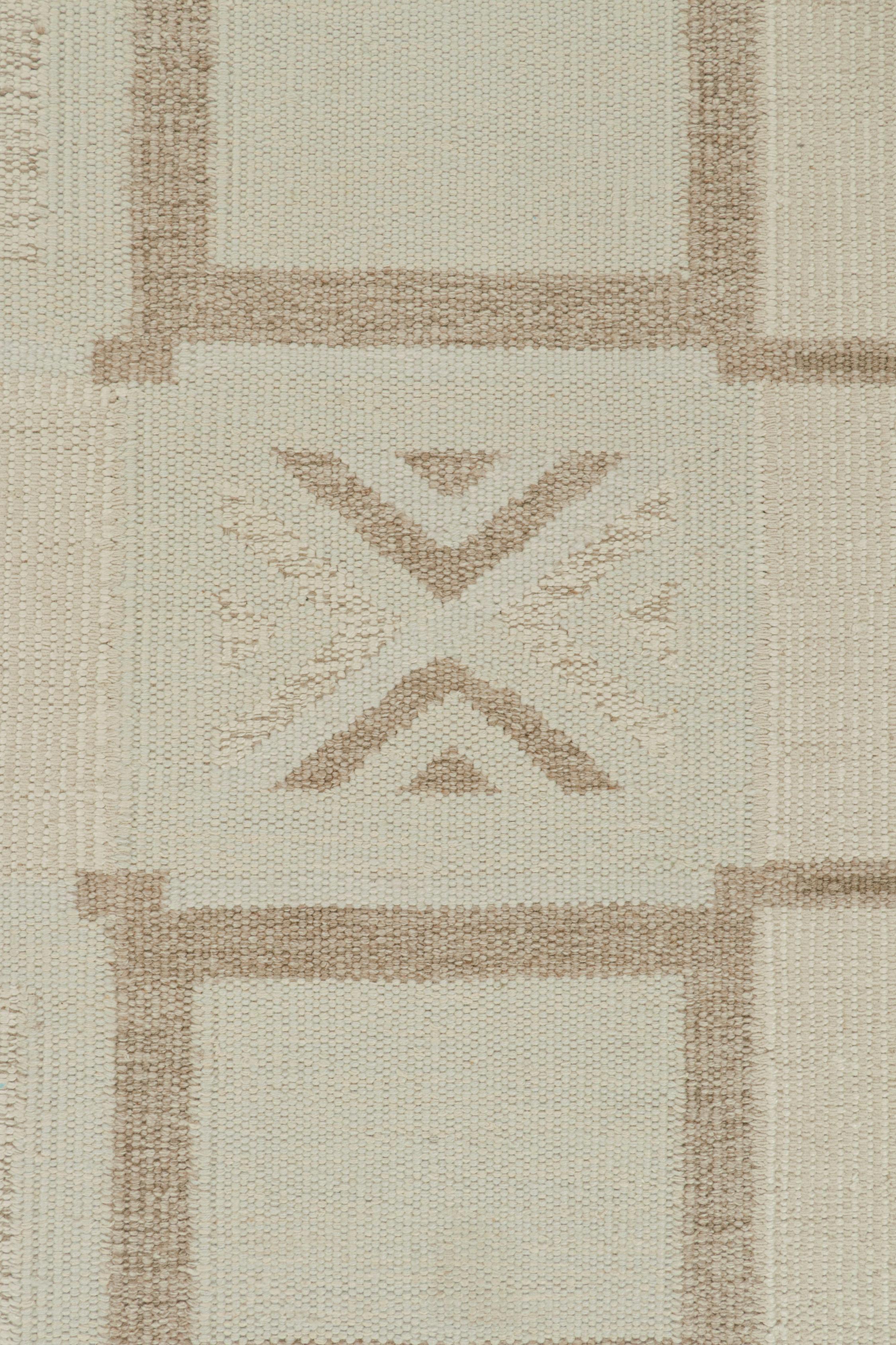 Rug & Kilim’s Scandinavian style Kilim in White & Beige-Brown Geometric Patterns In New Condition For Sale In Long Island City, NY