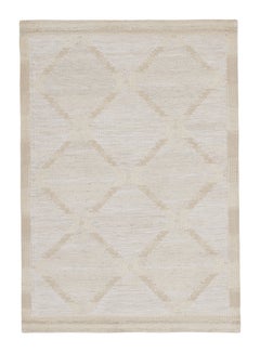Rug & Kilim è un kilim in stile scandinavo con motivo a reticolo diamantato bianco e beige.