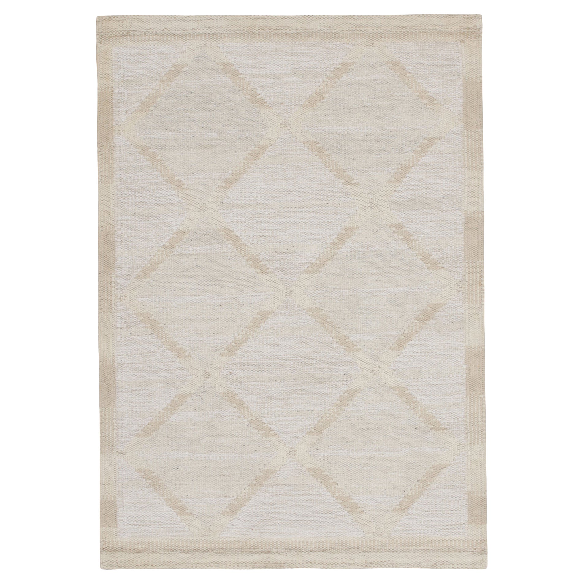 Rug & Kilim’s Scandinavian Style Kilim in White & Beige Diamond Lattice Pattern
