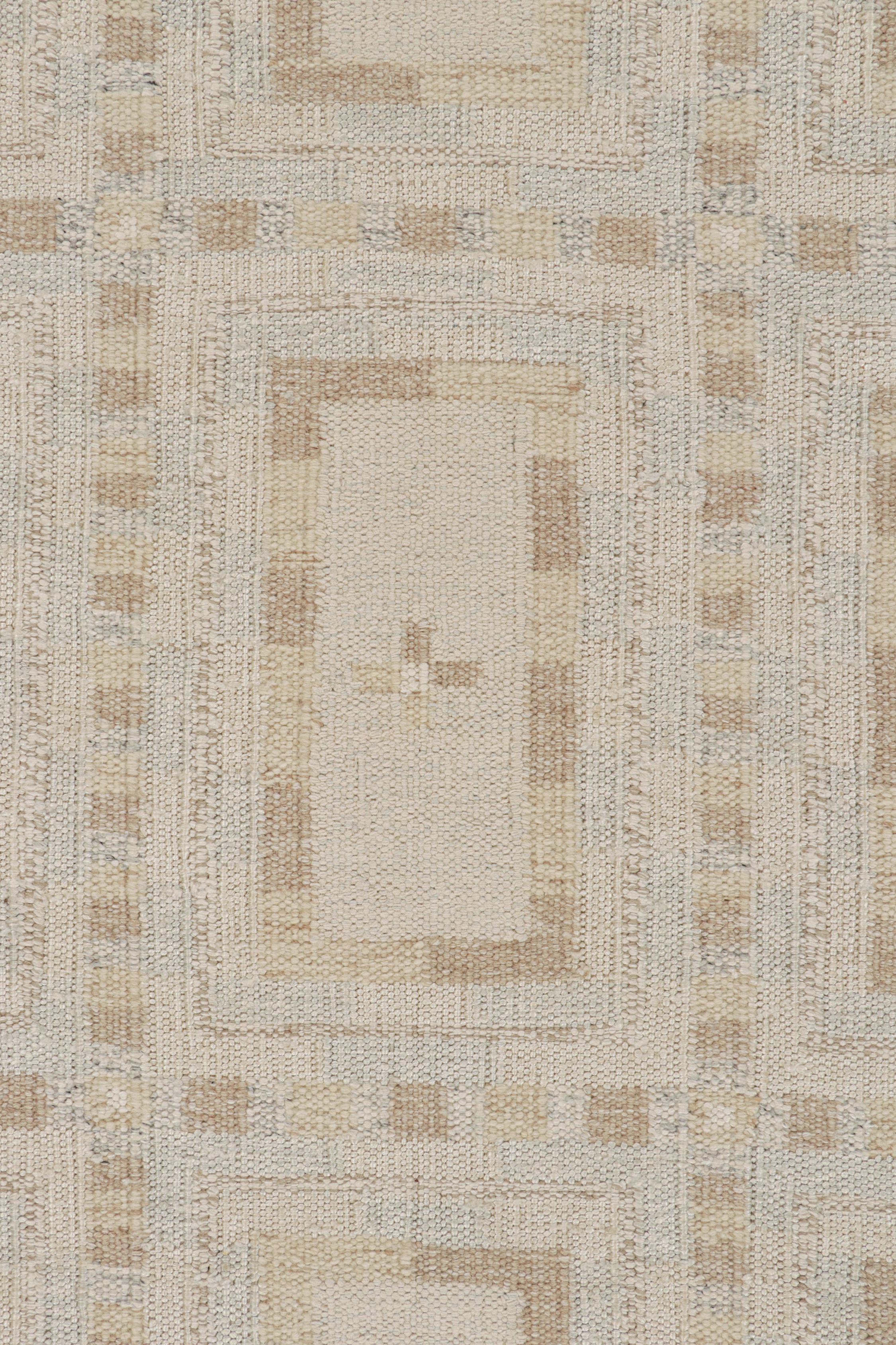 Rug & Kilim’s Scandinavian Style Kilim in White with Beige Geometric Patterns im Zustand „Neu“ im Angebot in Long Island City, NY