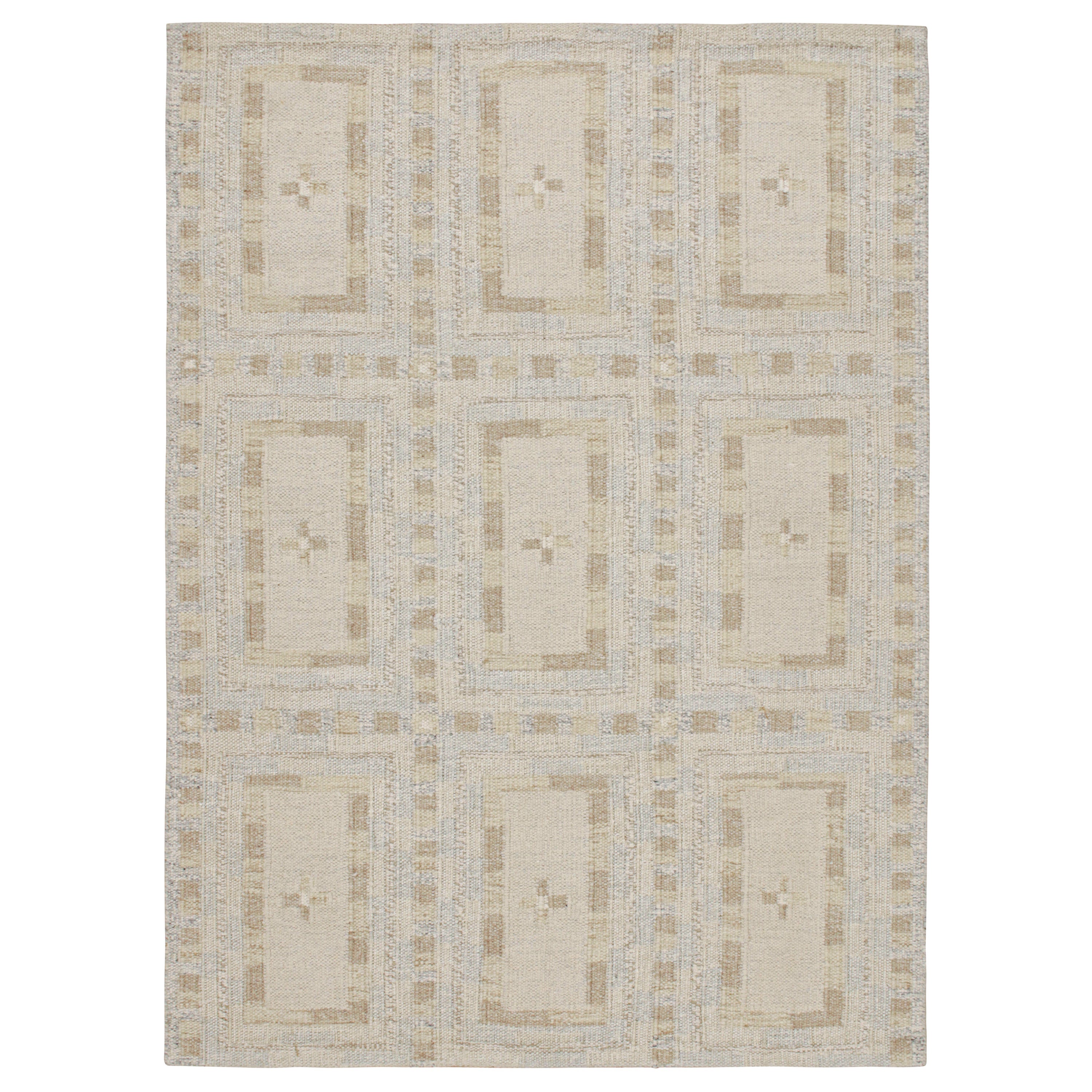 Rug & Kilim’s Scandinavian Style Kilim in White with Beige Geometric Patterns For Sale