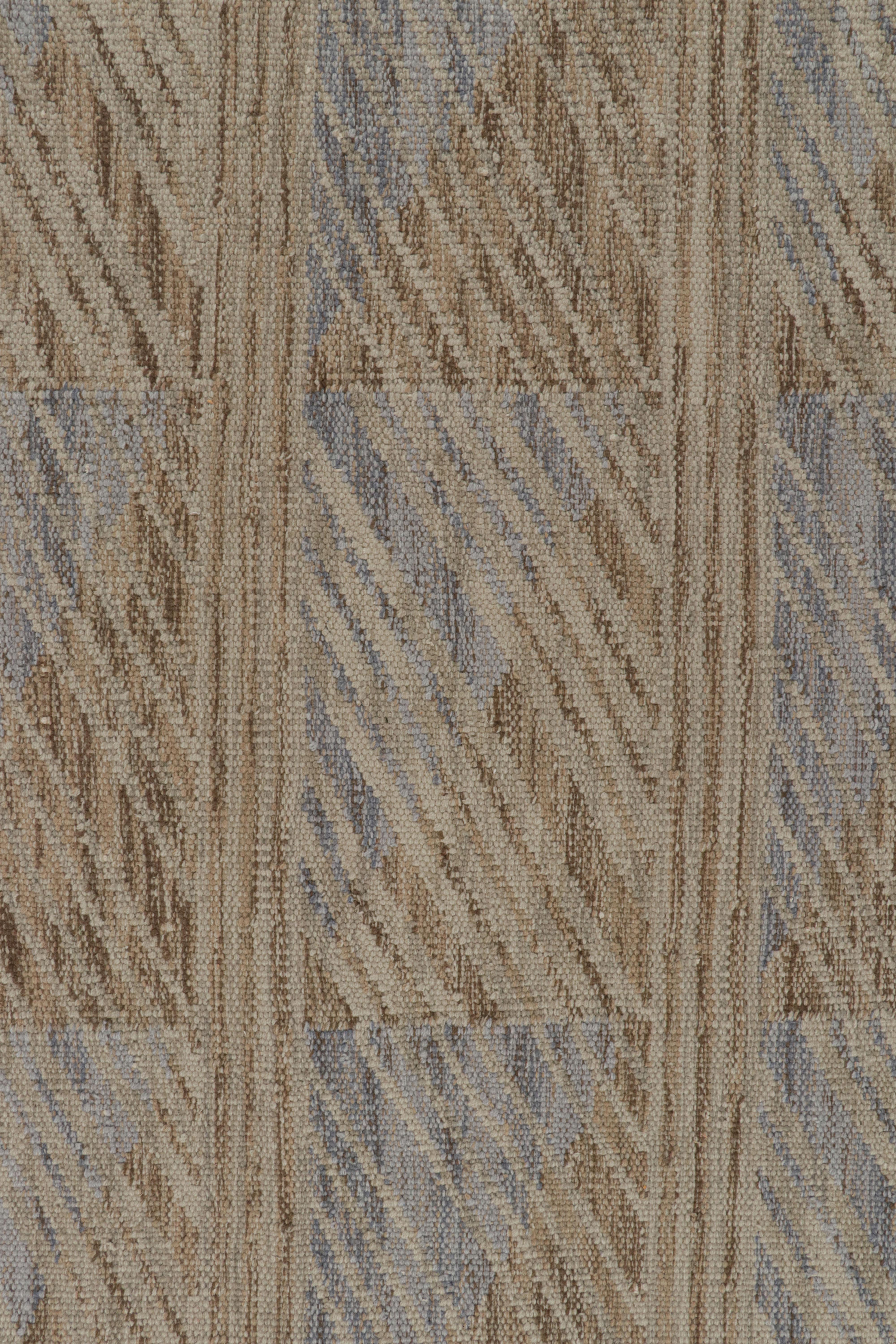 Rug & Kilim's übergroßer Teppich im skandinavischen Stil in Beige-Braun mit geometrischen Mustern (Handgeknüpft) im Angebot