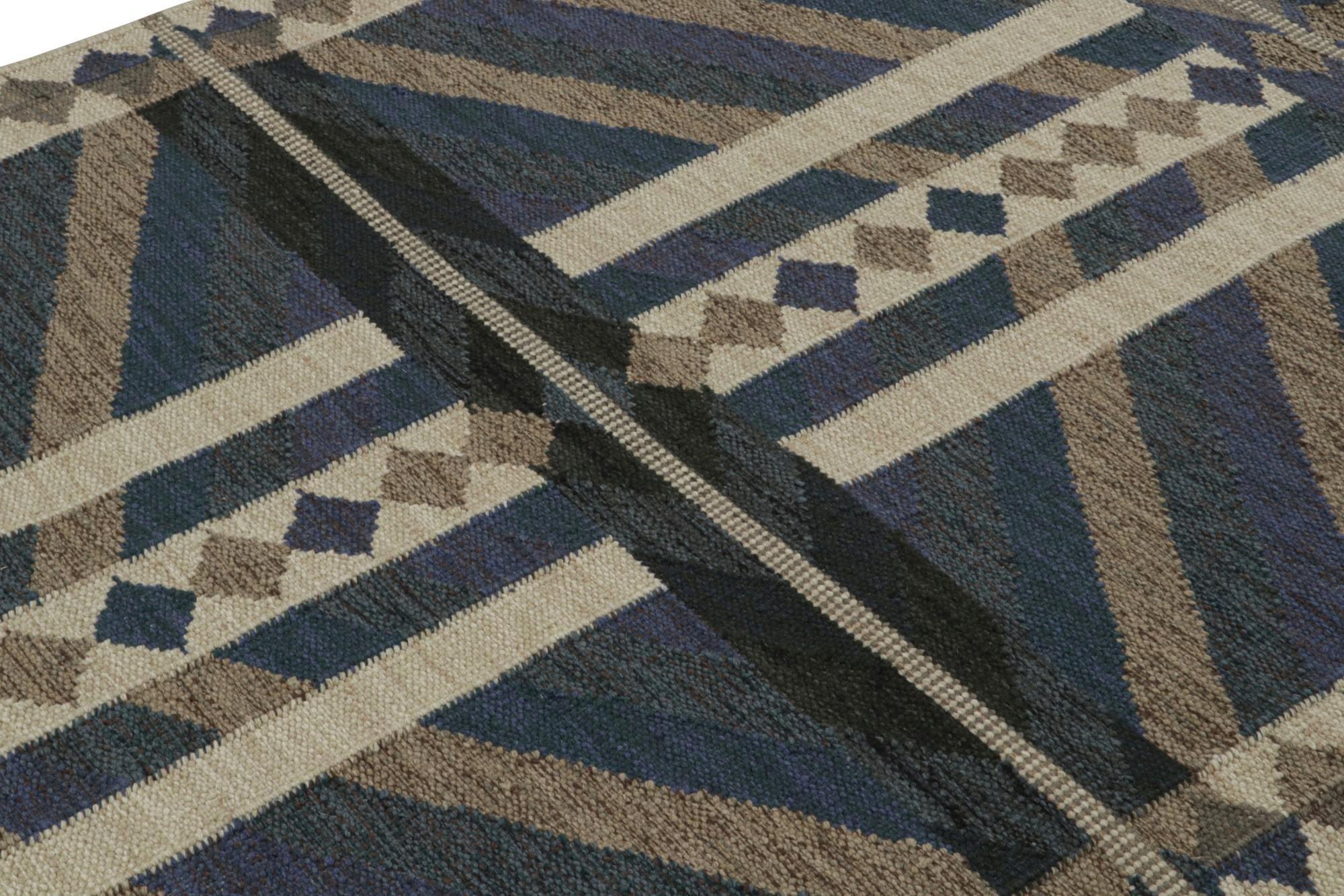 Rug & Kilim's skandinavischer Stil Kilim-Teppich Design in Beige-Braun-Mustern (Indisch) im Angebot
