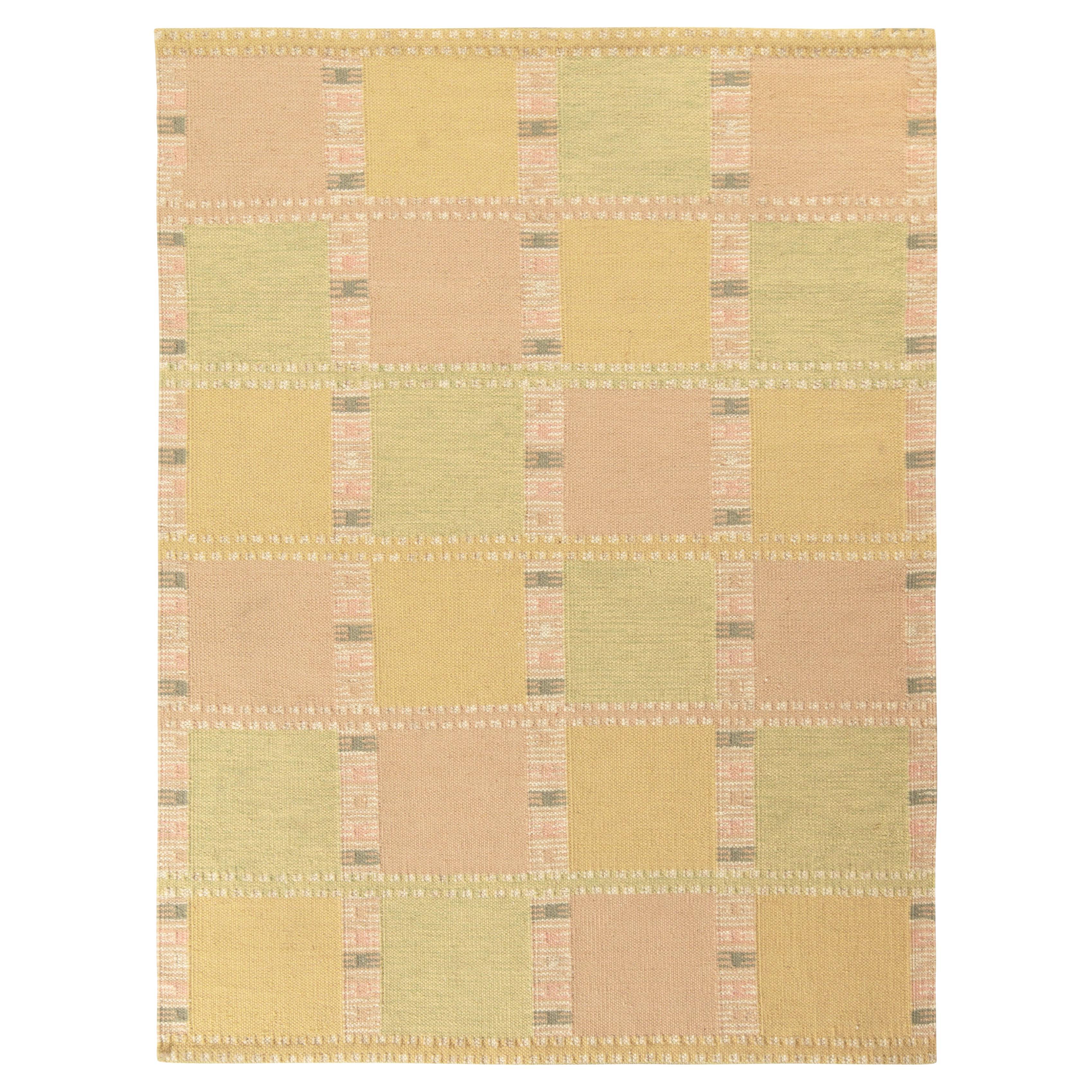 Rug & Kilim's skandinavischer Kilim-Teppich Grün, Gelb, Rosa Geometrisches Muster