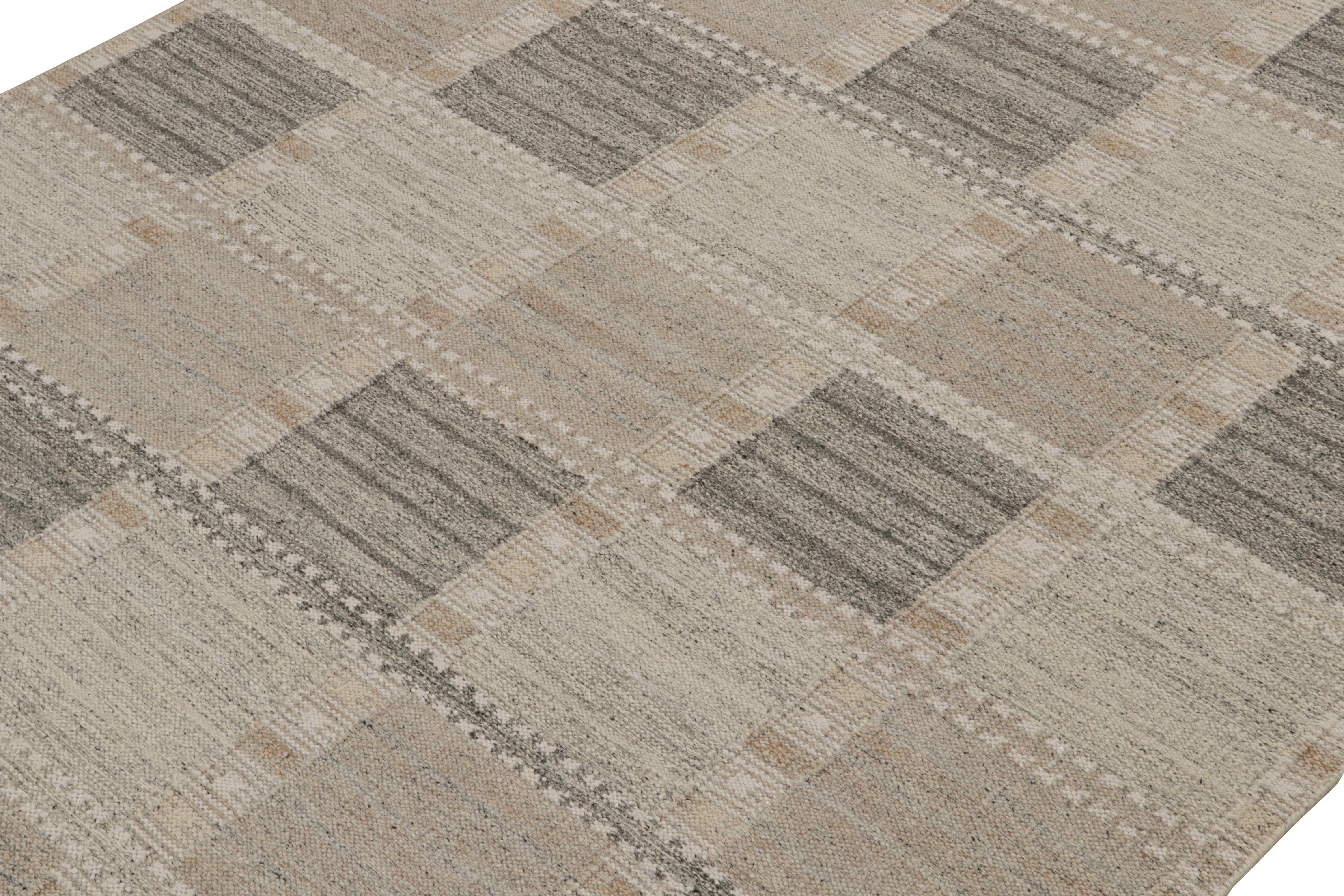 Indian Rug & Kilim’s Scandinavian Style Kilim Rug in Beige and Gray Geometric Patterns For Sale
