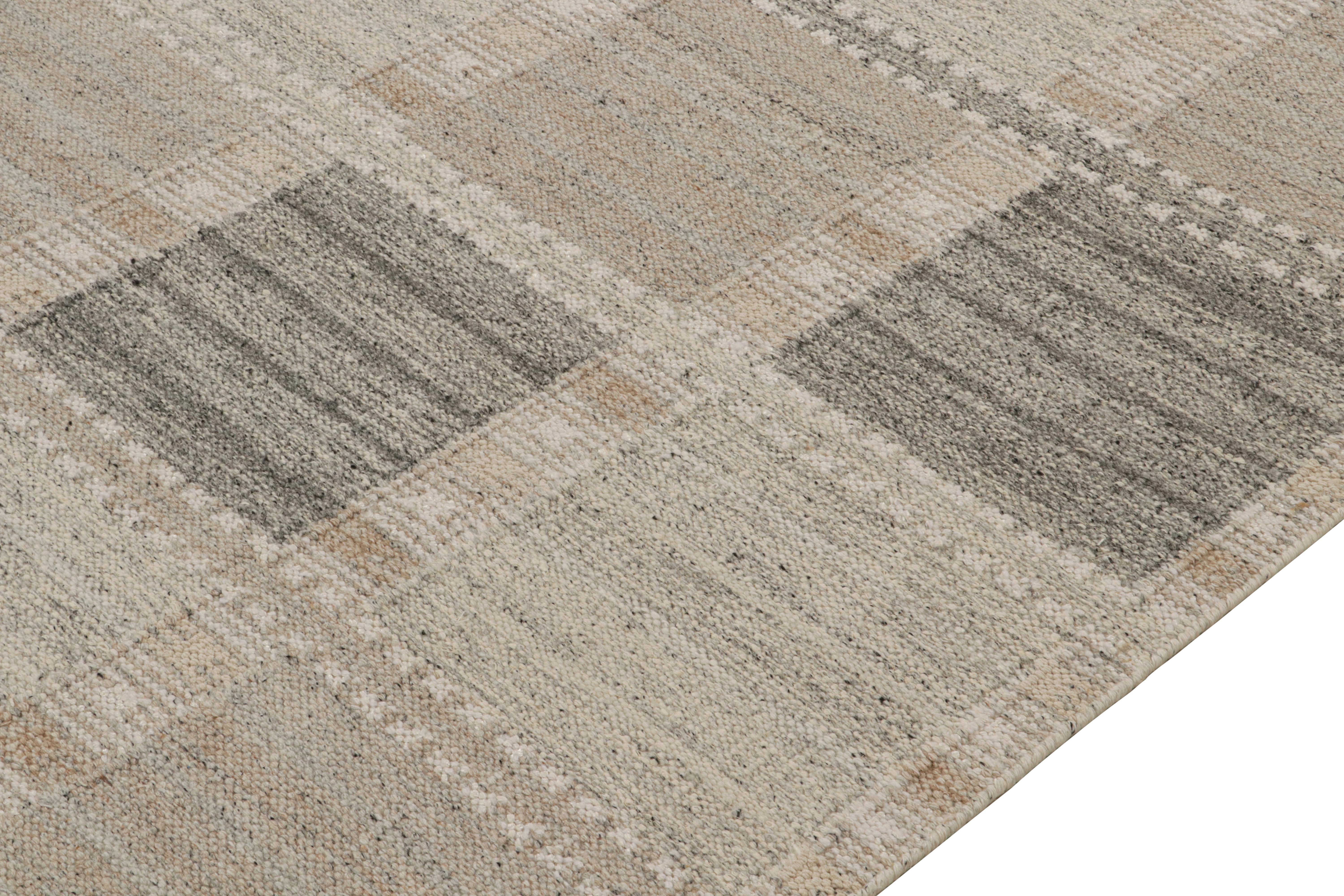 Hand-Woven Rug & Kilim’s Scandinavian Style Kilim Rug in Beige and Gray Geometric Patterns For Sale