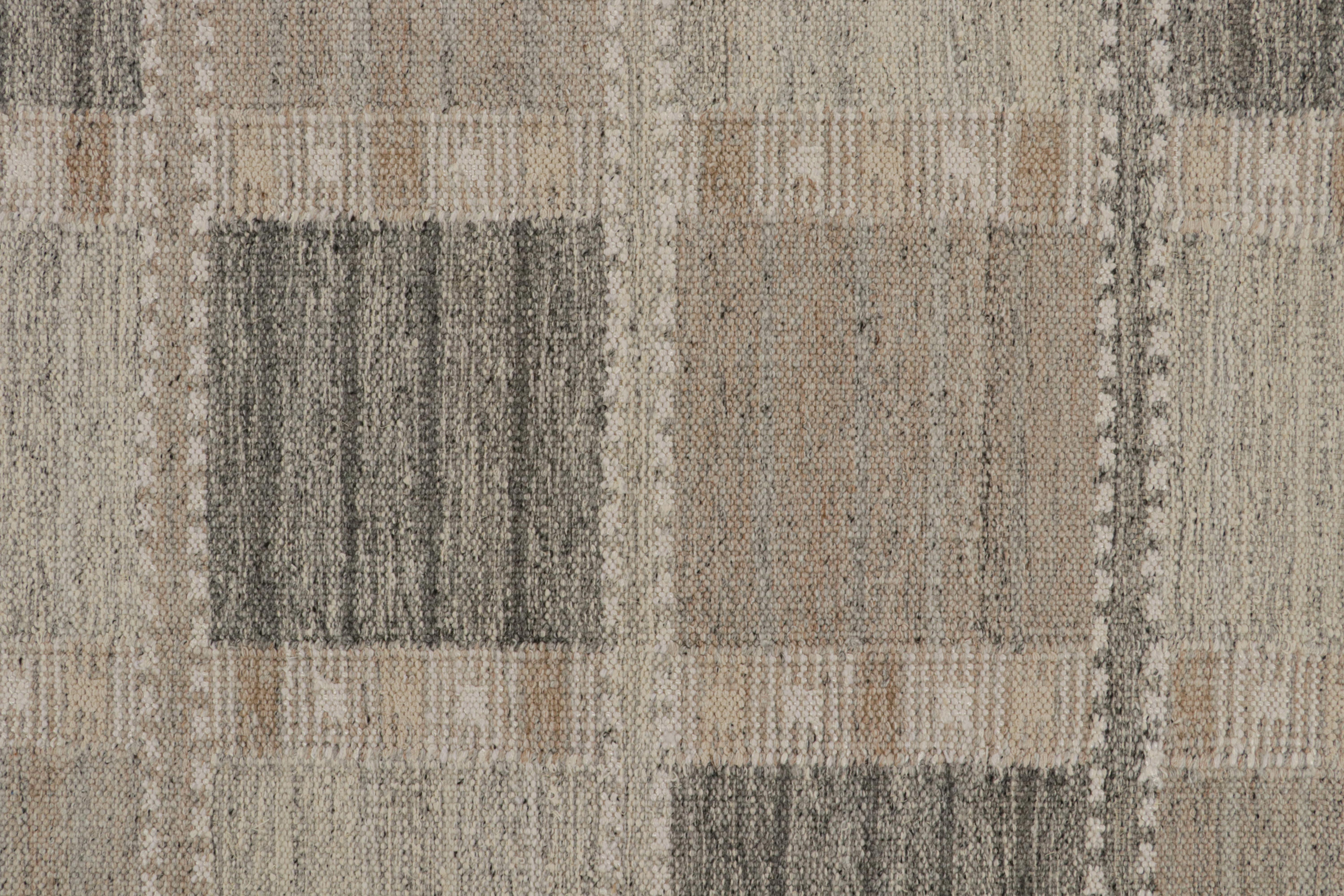 Rug & Kilim’s Scandinavian Style Kilim Rug in Beige and Gray Geometric Patterns In New Condition For Sale In Long Island City, NY