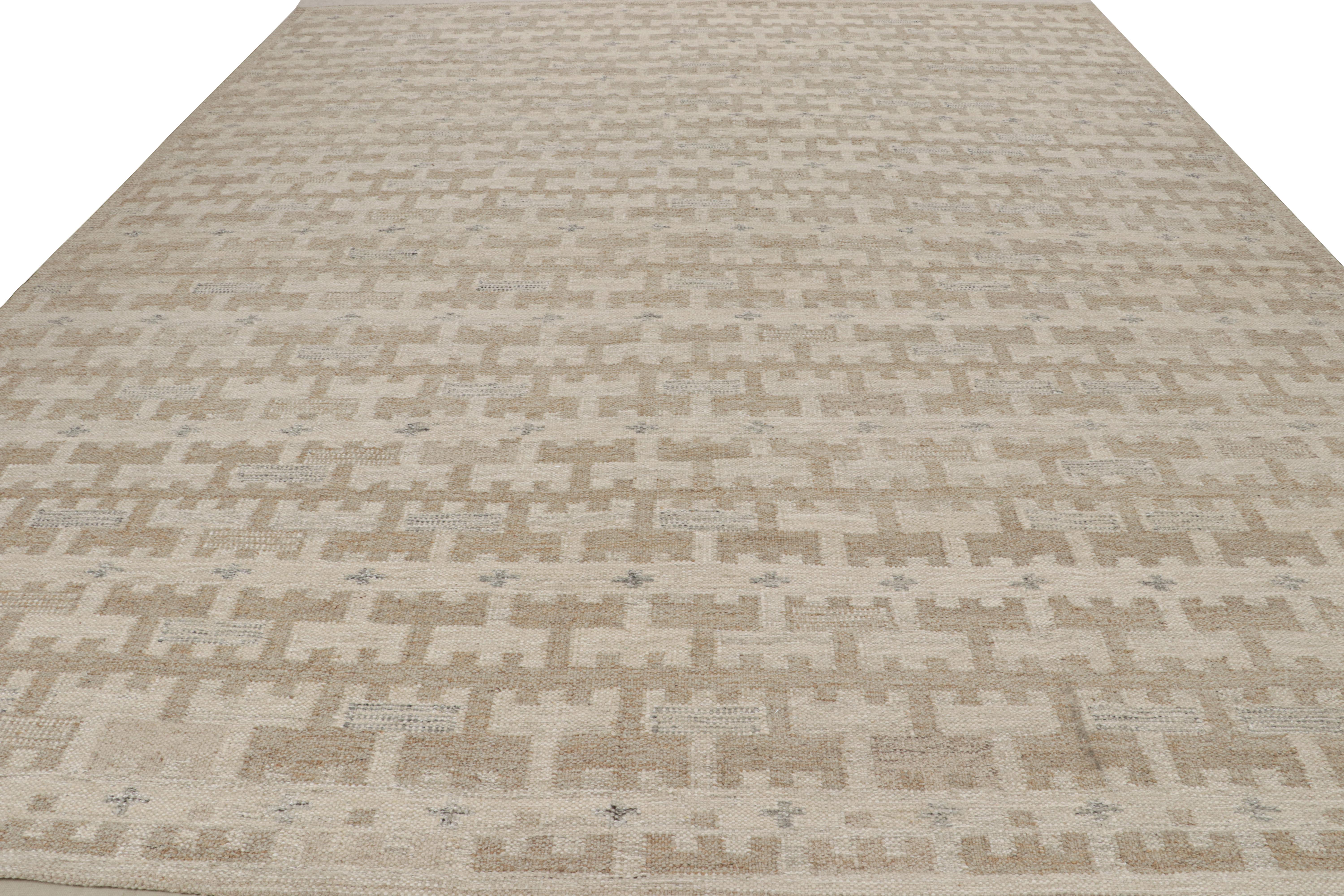 Rug & Kilims skandinavischer Kilim-Teppich in Beige & Brown-Mustern (Moderne) im Angebot