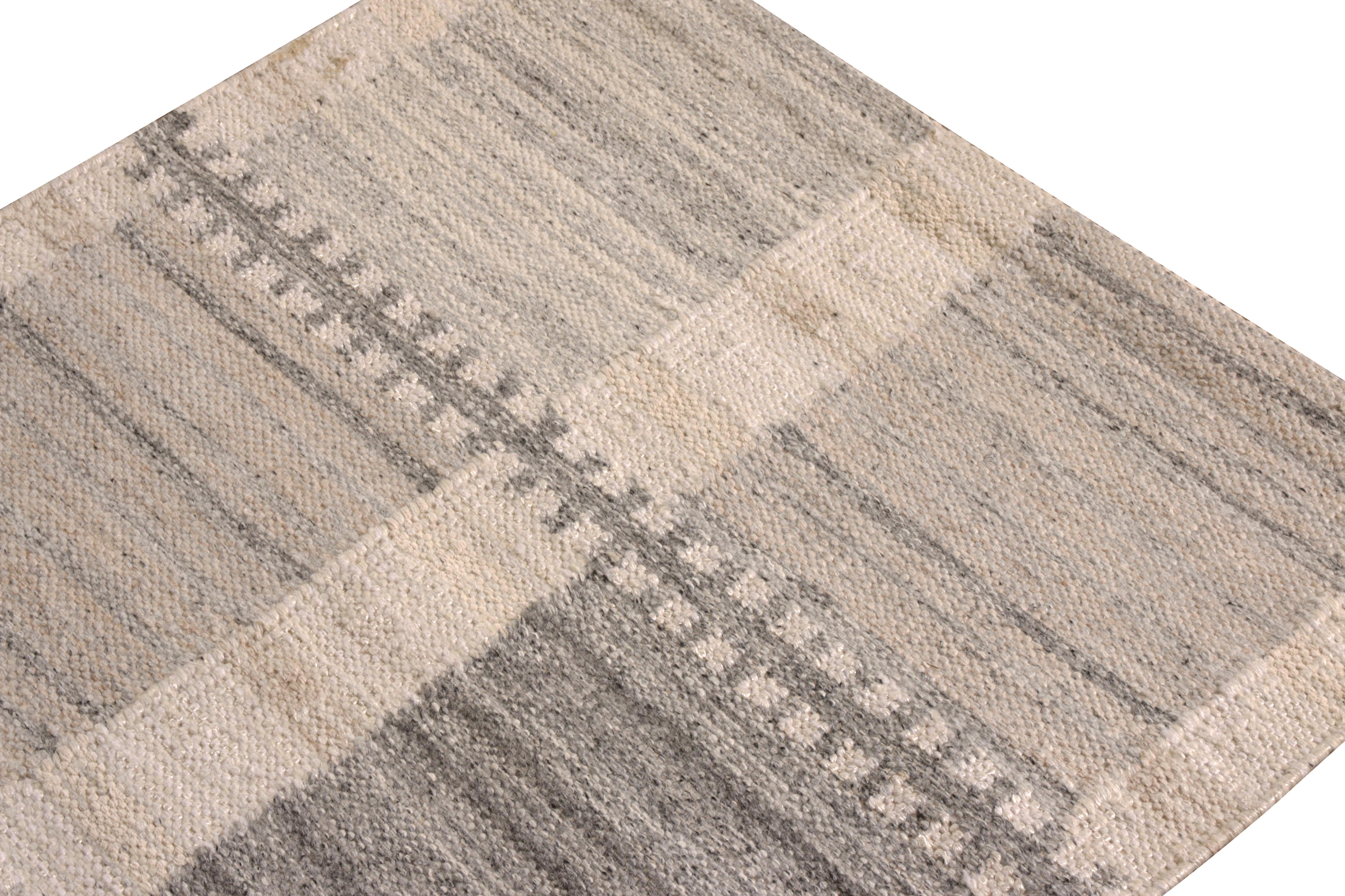 Indian Rug & Kilim’s Scandinavian Style Kilim Rug in Beige Gray Geometric Pattern For Sale