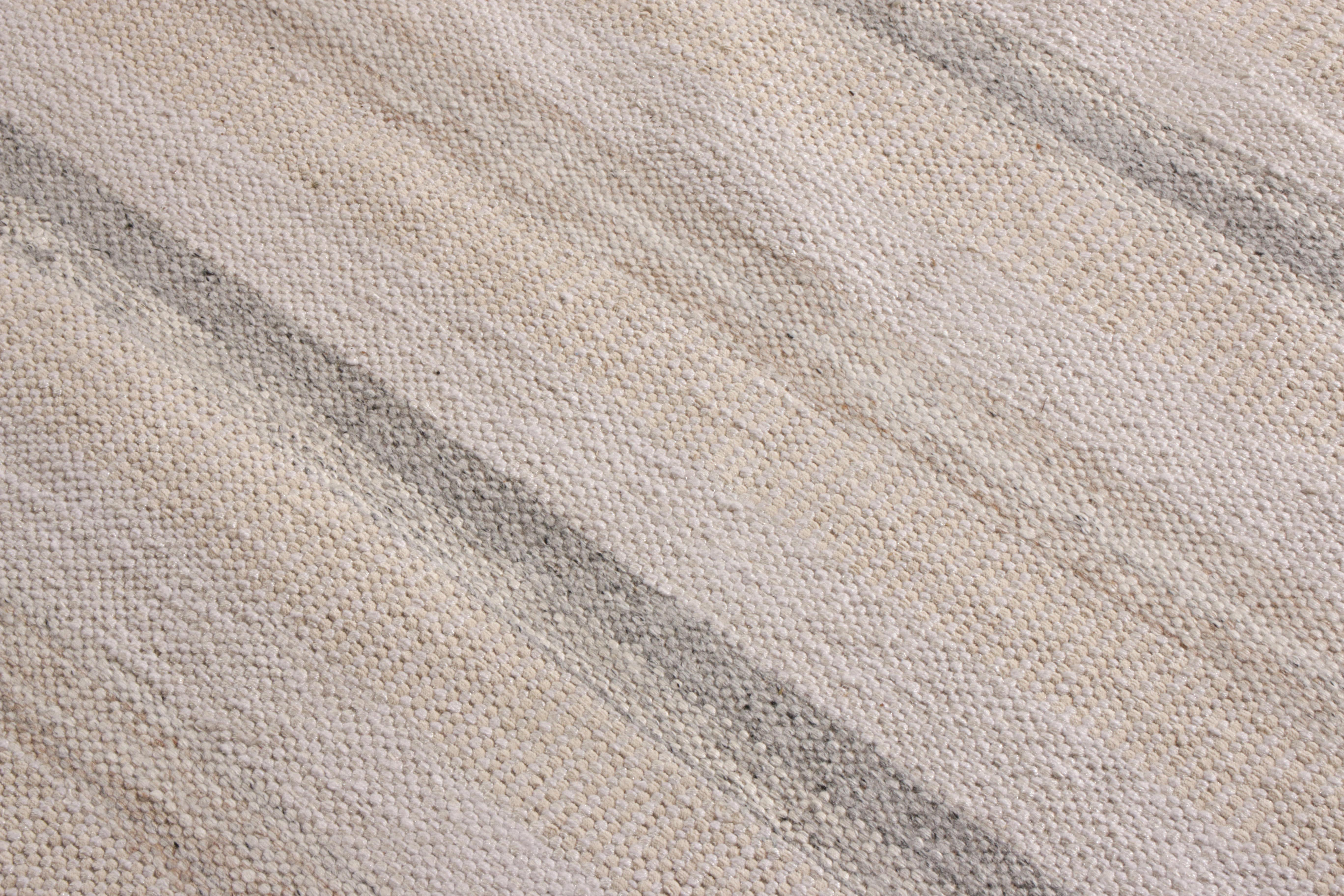 Teppich & Kilims, skandinavischer Kelim-Teppich im Beige-Grau-Streifenmuster (Indisch) im Angebot