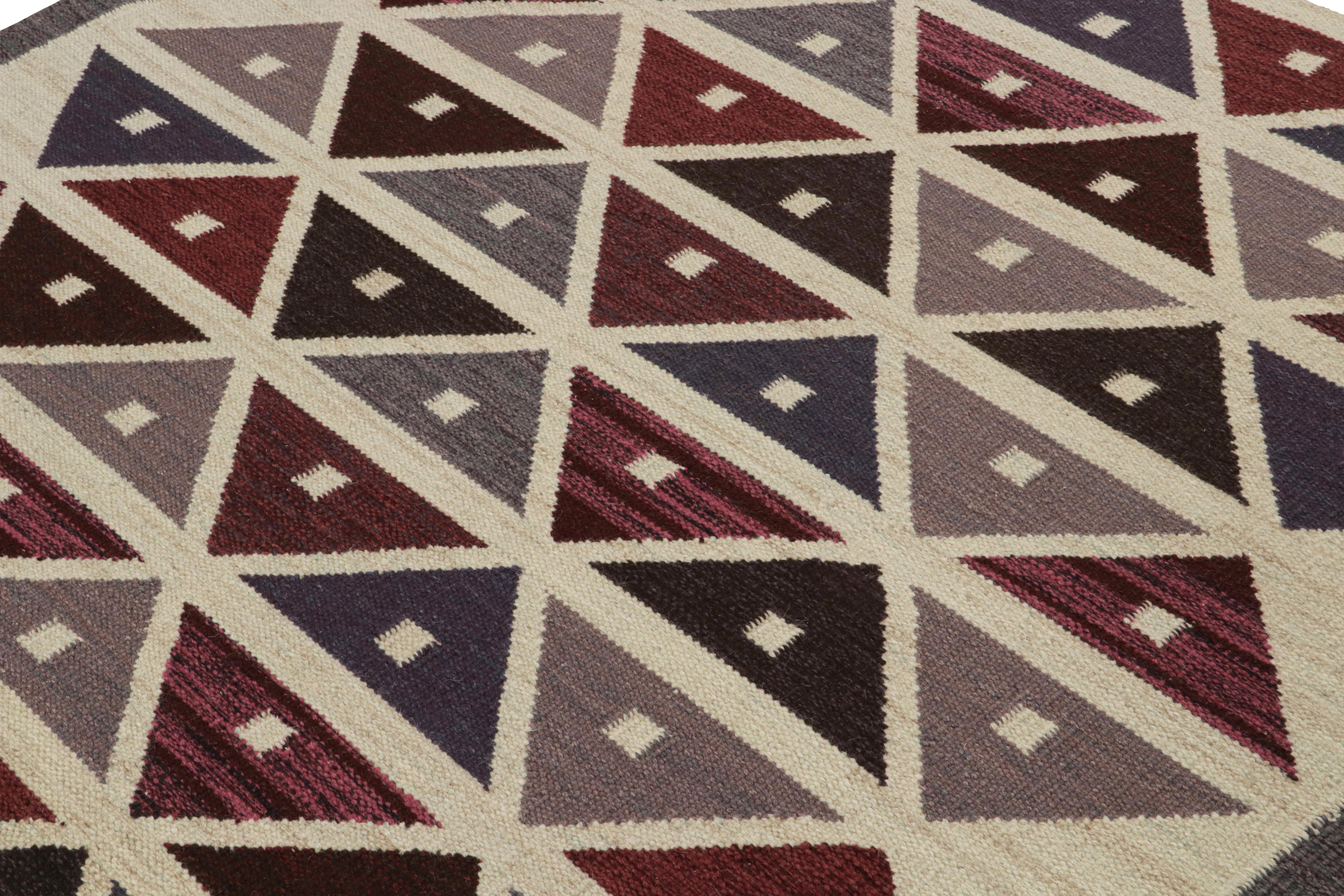 Swedish Rug & Kilim’s Scandinavian Style Kilim Rug, in Beige, with Geometric Patterns For Sale